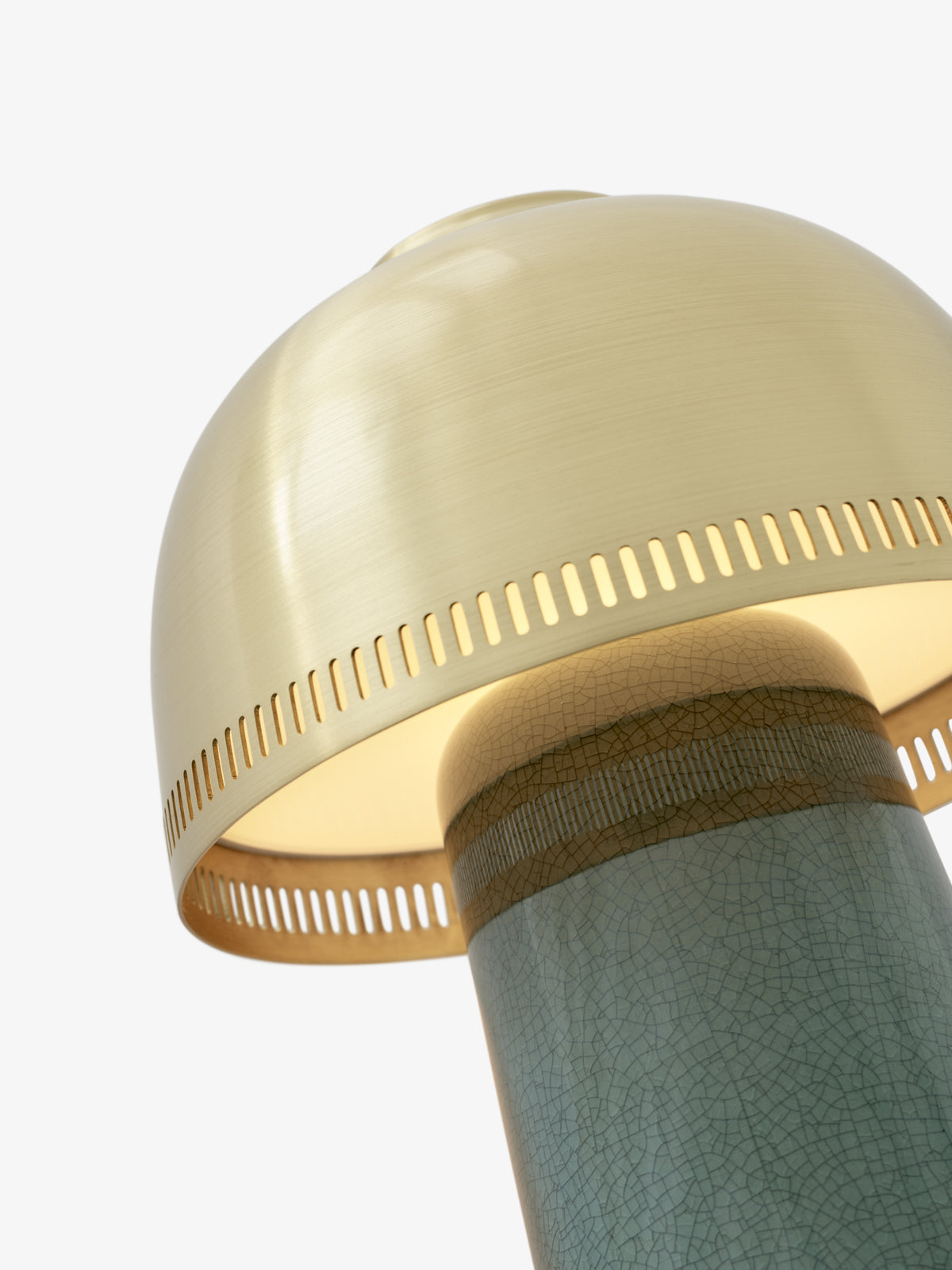 Tragbare Lampe RAKU SH8 mit messingfarbenem Schirm und maritimer Basis