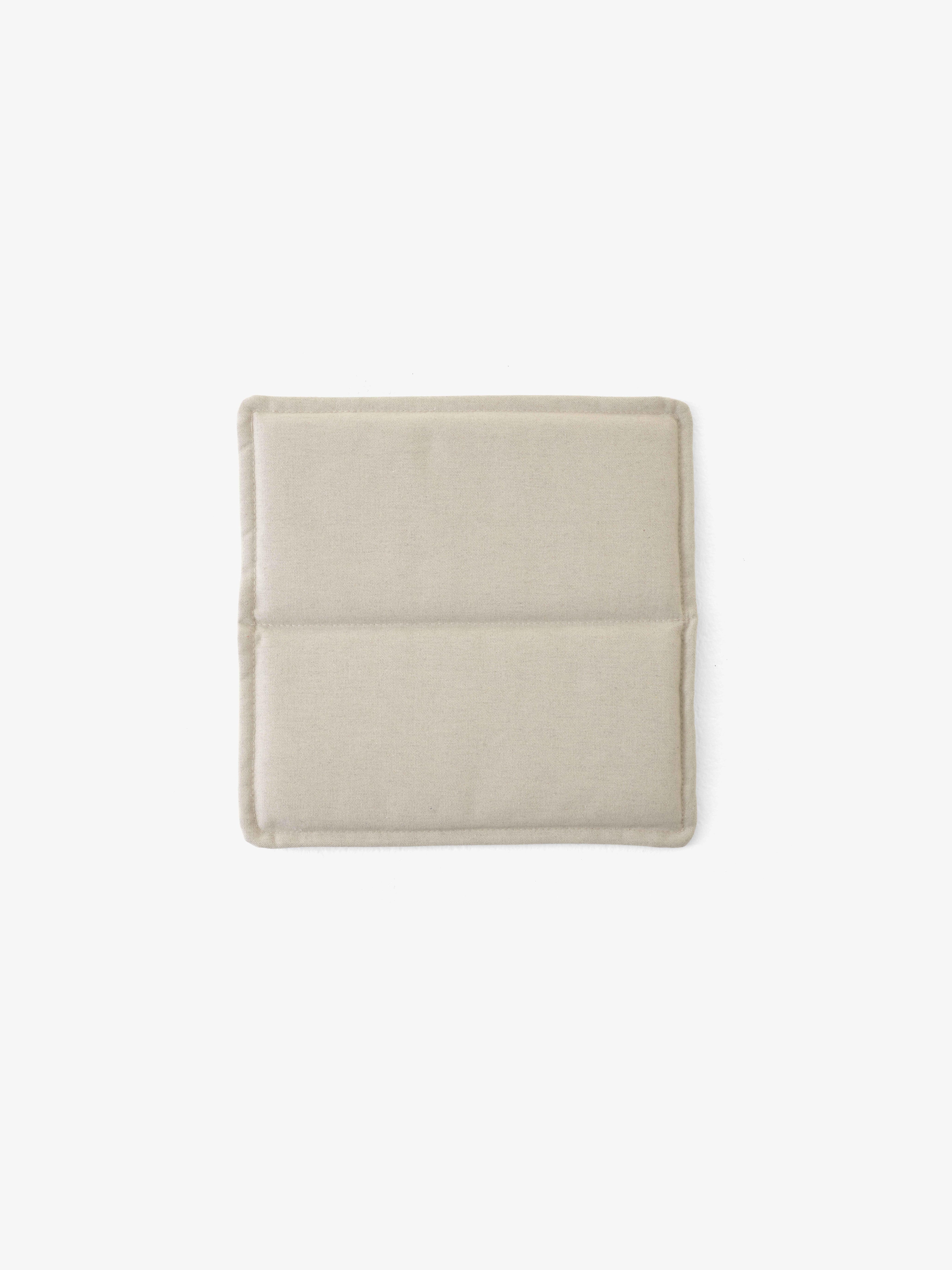 Hocker VILLE AV47 Teakholz mit schwarzem Gestell