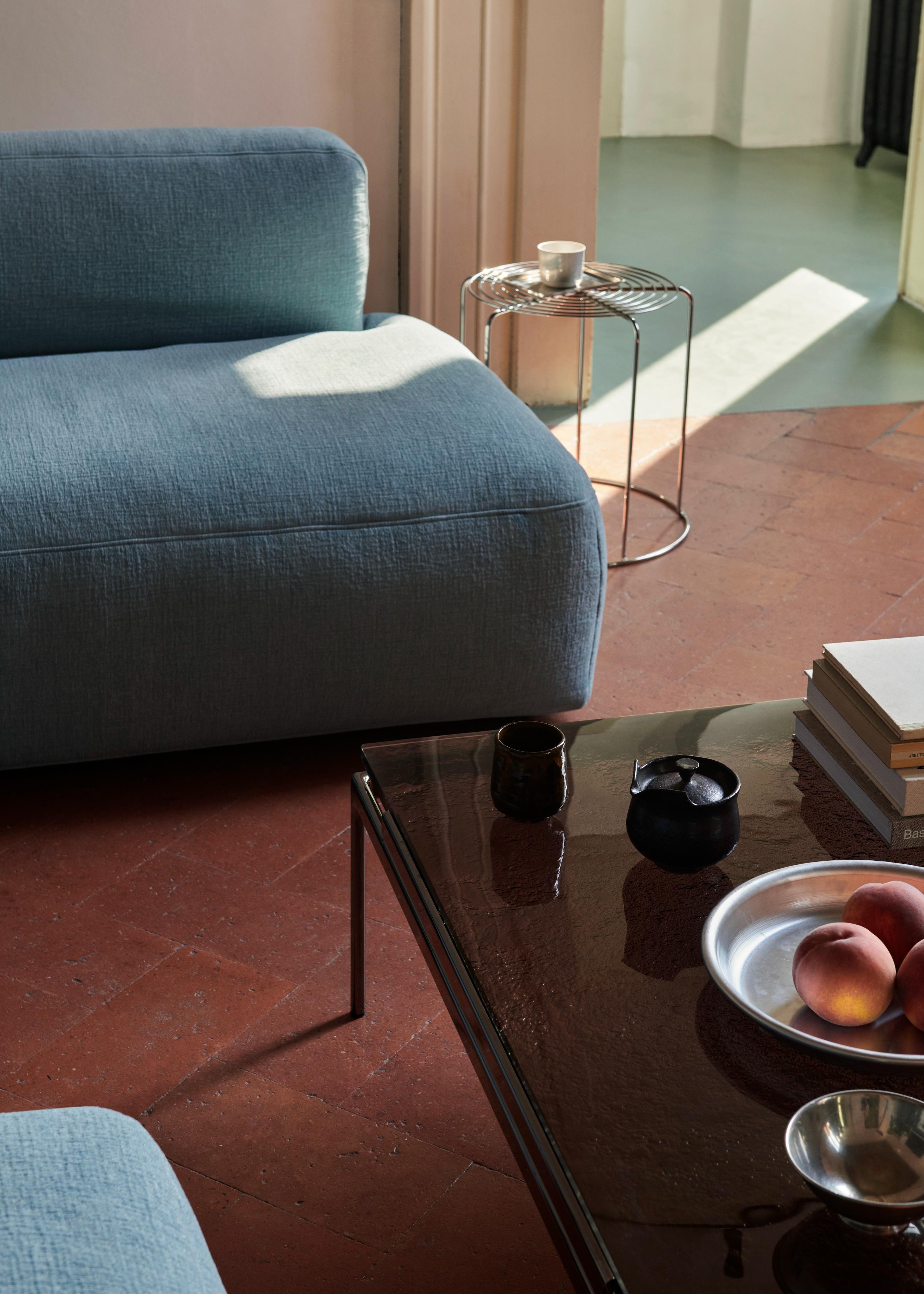 Quadratischer Couchtisch SETT LN13 mit rauchigem Glas und verchromtem Gestell