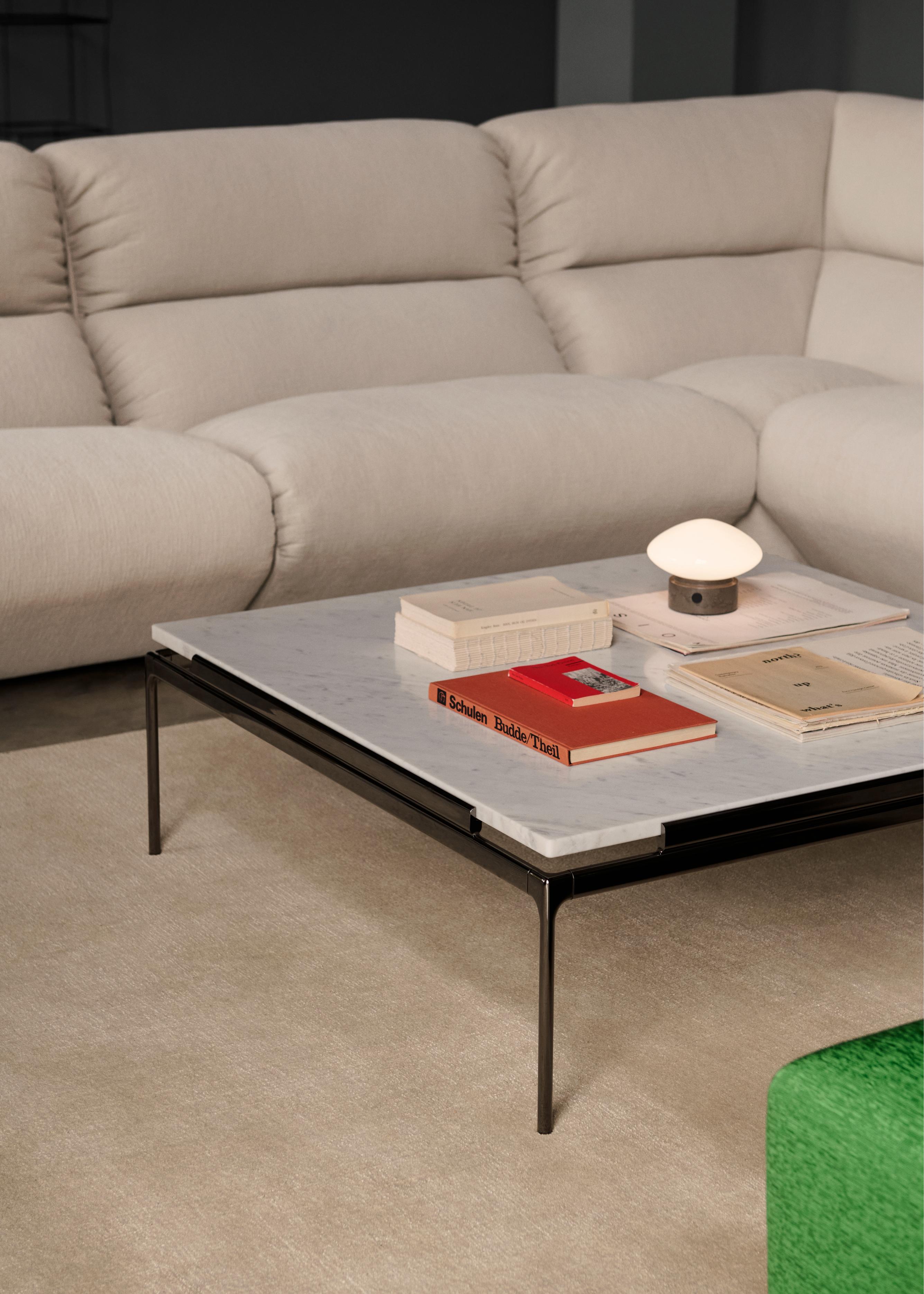 Quadratischer Couchtisch SETT LN13 mit rauchigem Glas und verchromtem Gestell