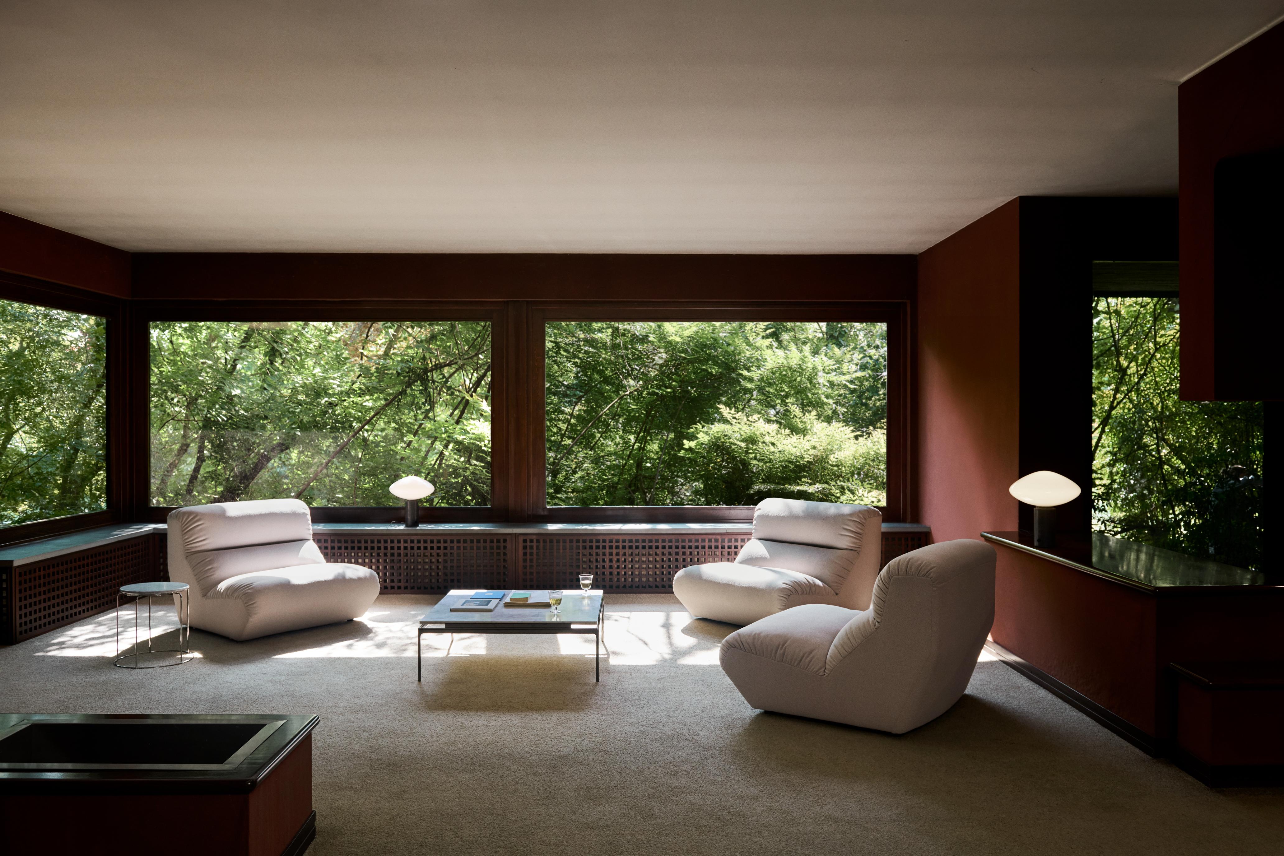 Quadratischer Couchtisch SETT LN13 mit rauchigem Glas und verchromtem Gestell