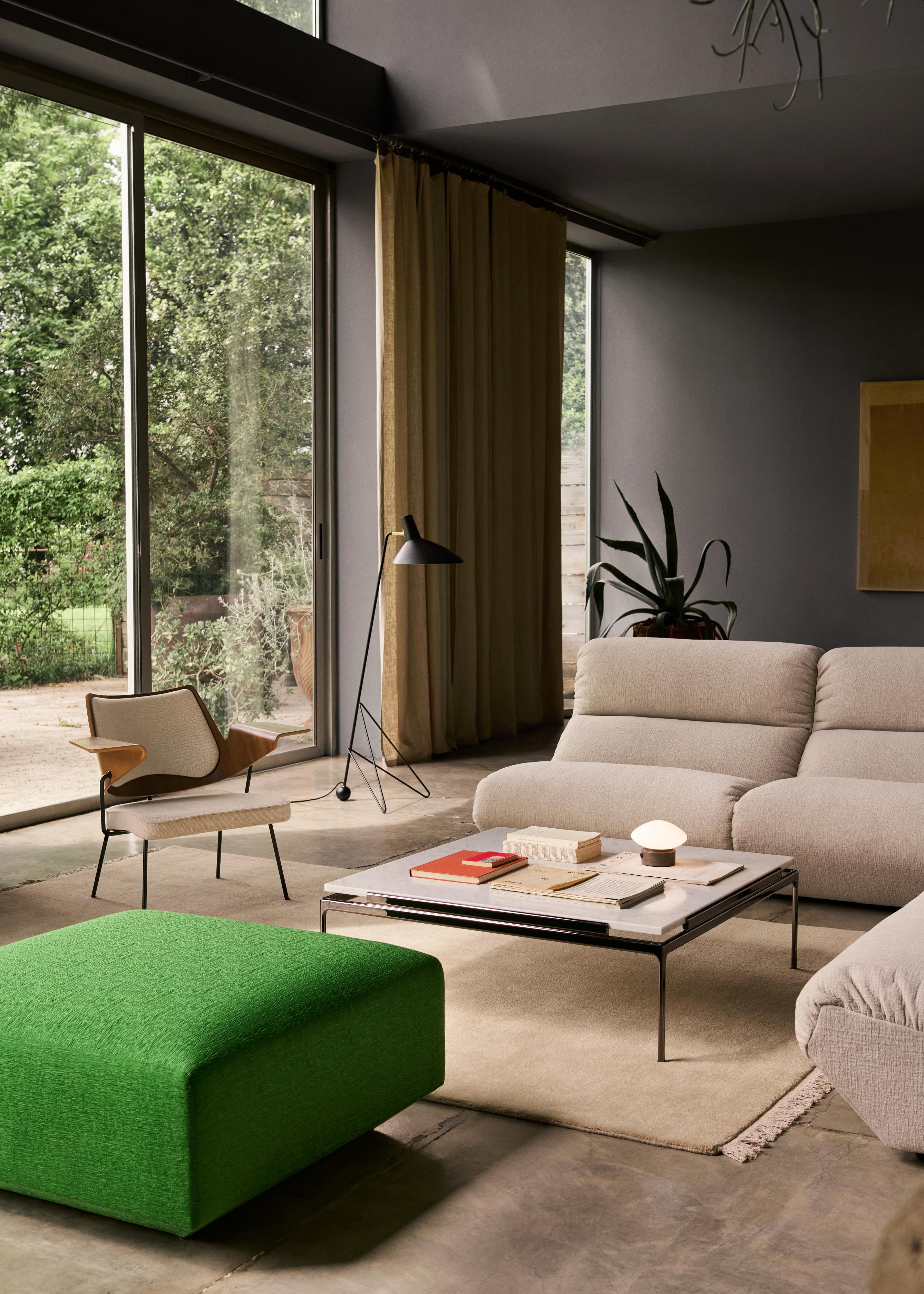 Quadratischer Couchtisch SETT LN13 mit rauchigem Glas und verchromtem Gestell