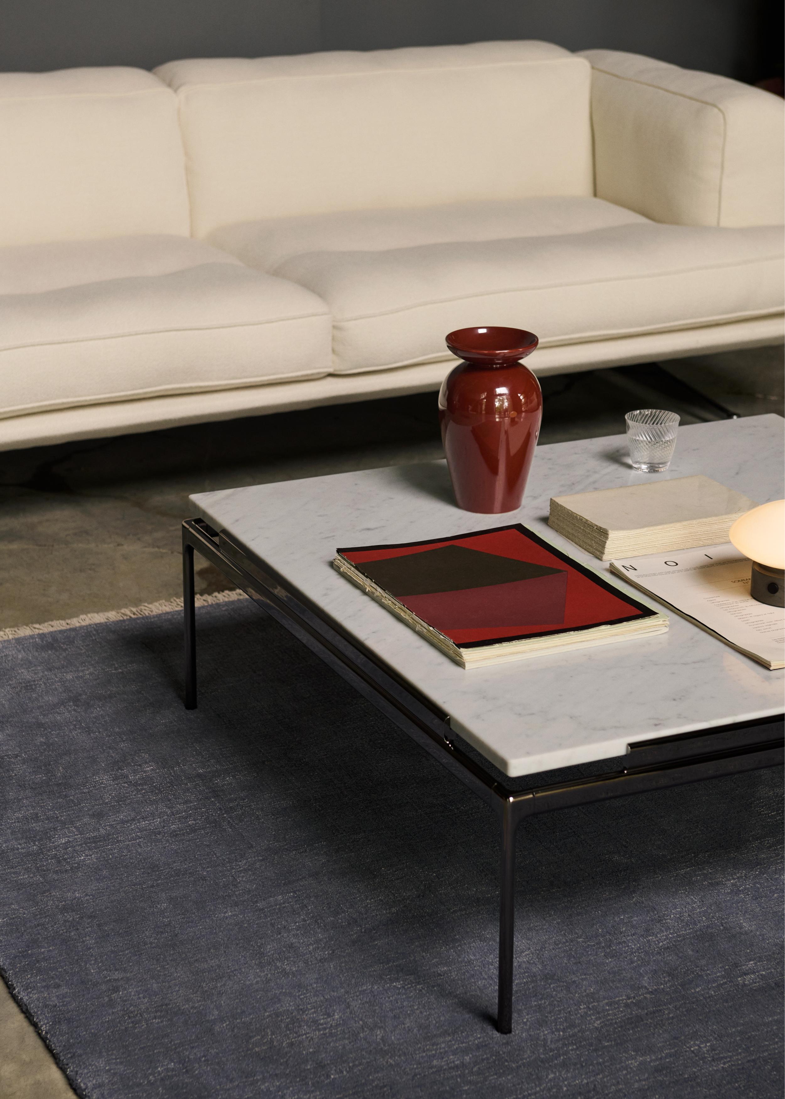 Quadratischer Couchtisch SETT LN13 mit rauchigem Glas und verchromtem Gestell