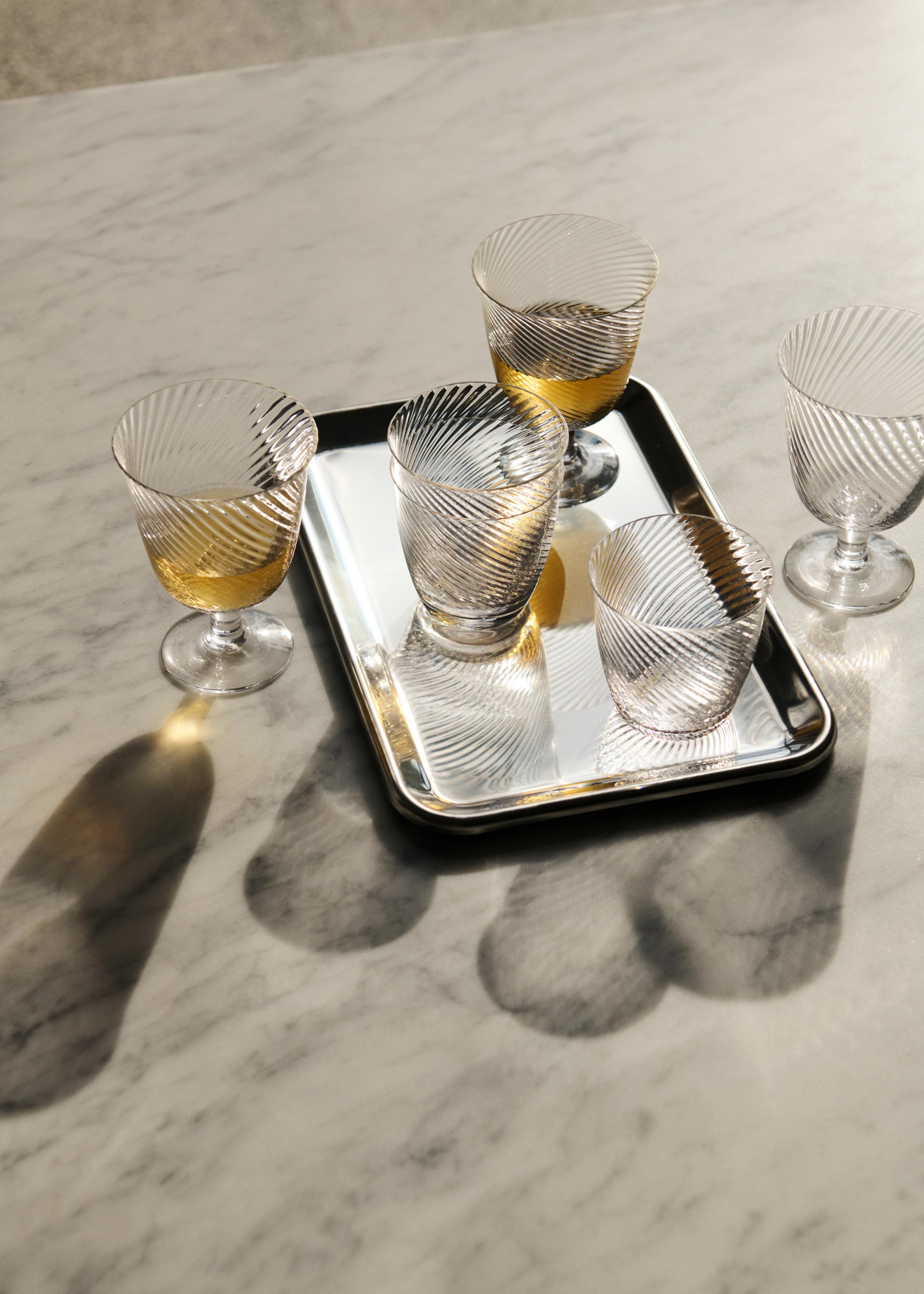 Quadratischer Couchtisch SETT LN13 mit rauchigem Glas und verchromtem Gestell