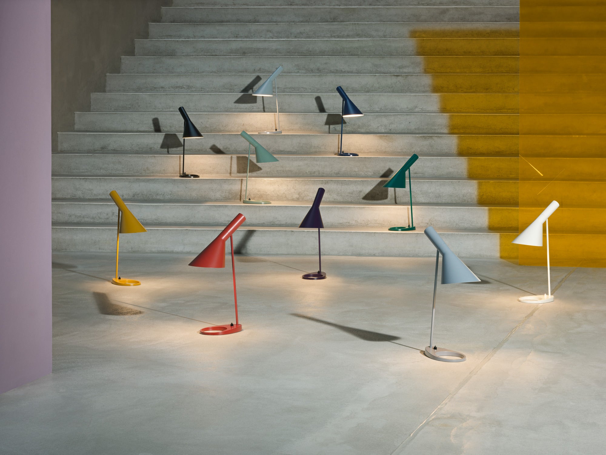 Tischlampe AJ warmes Grau