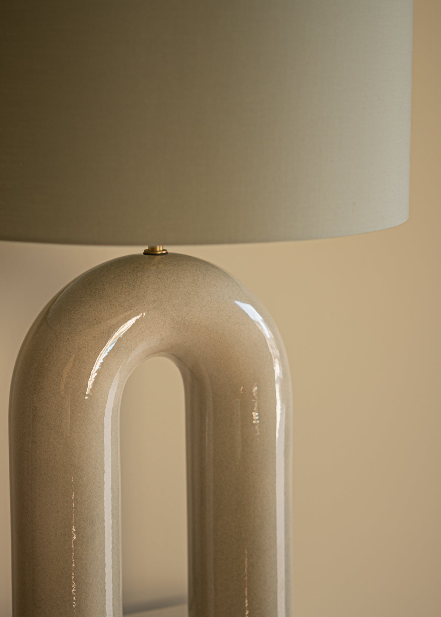 Tischlampe aus Keramik ARKO sandfarben