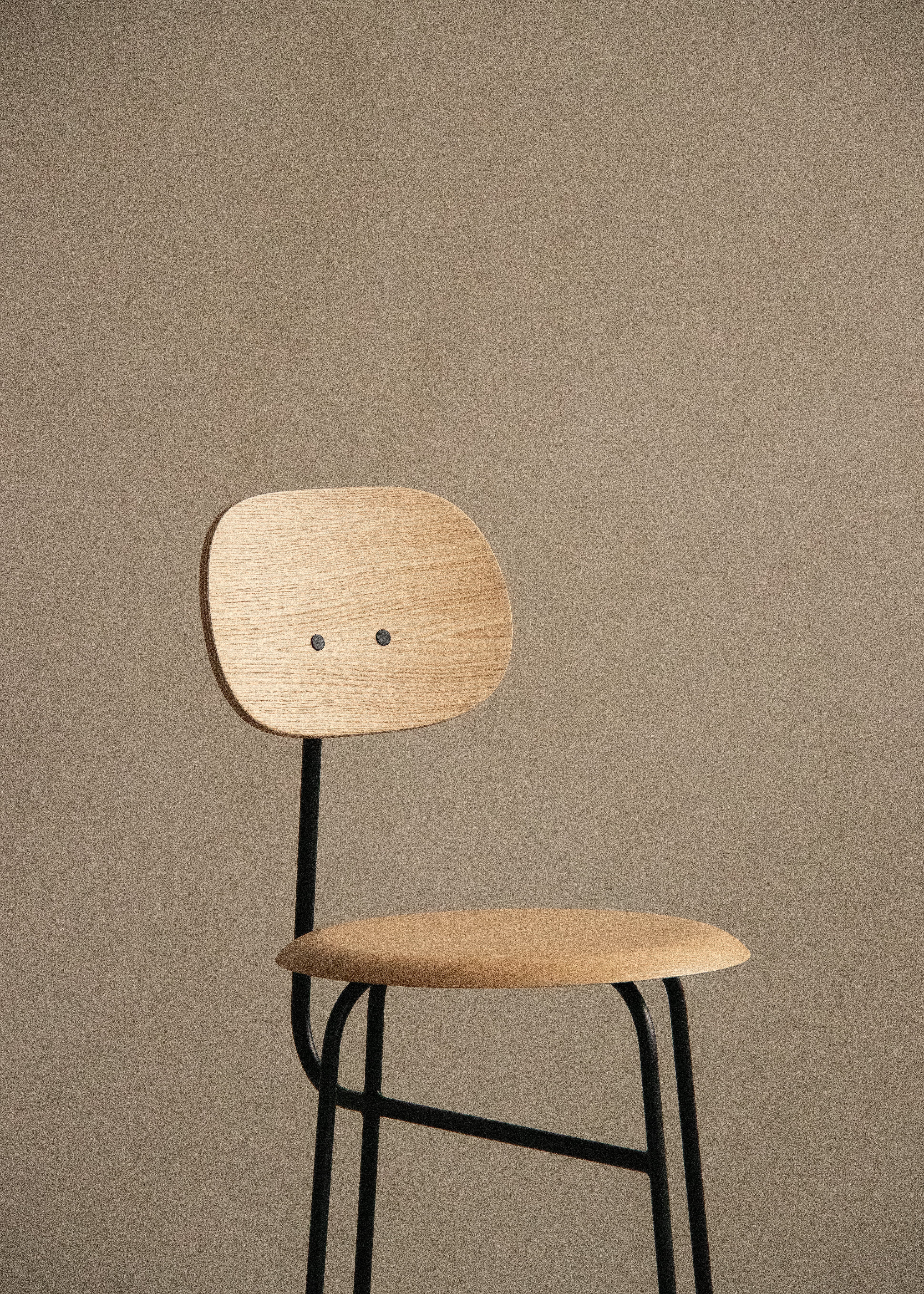 Hocker AFTEROOM PLUS dunkles Eichenfurnier