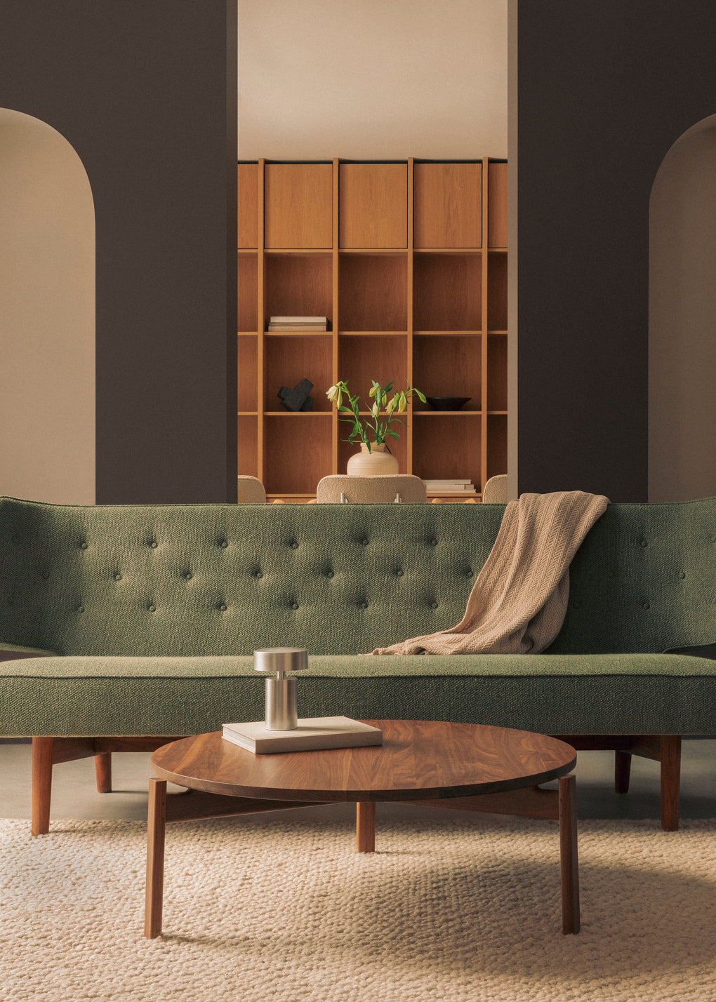 Sofa 2-sitzig RADIOHUS beige mit Nussbaumfuß