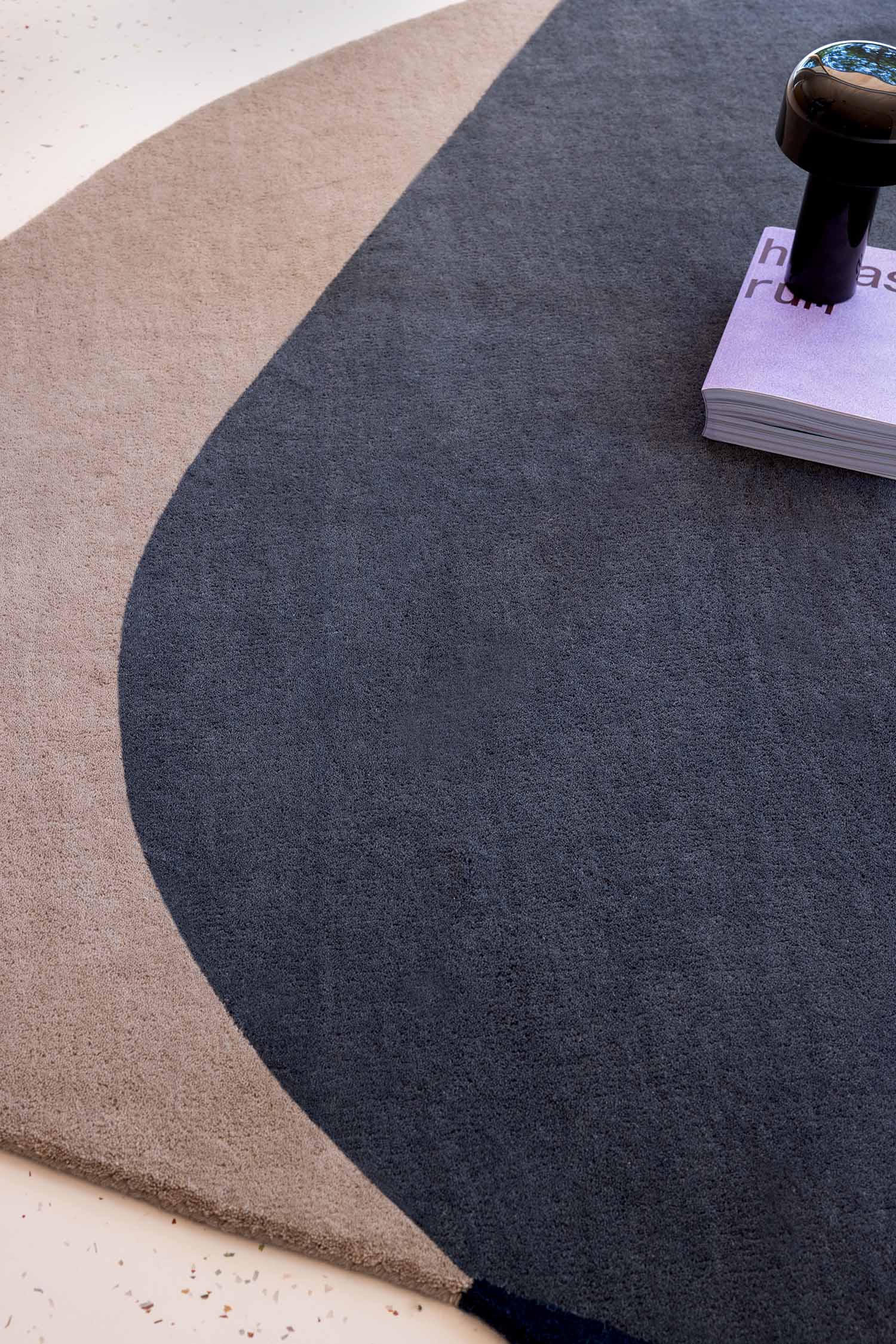 Oval rug ELEMENT ARP gray with navy blue