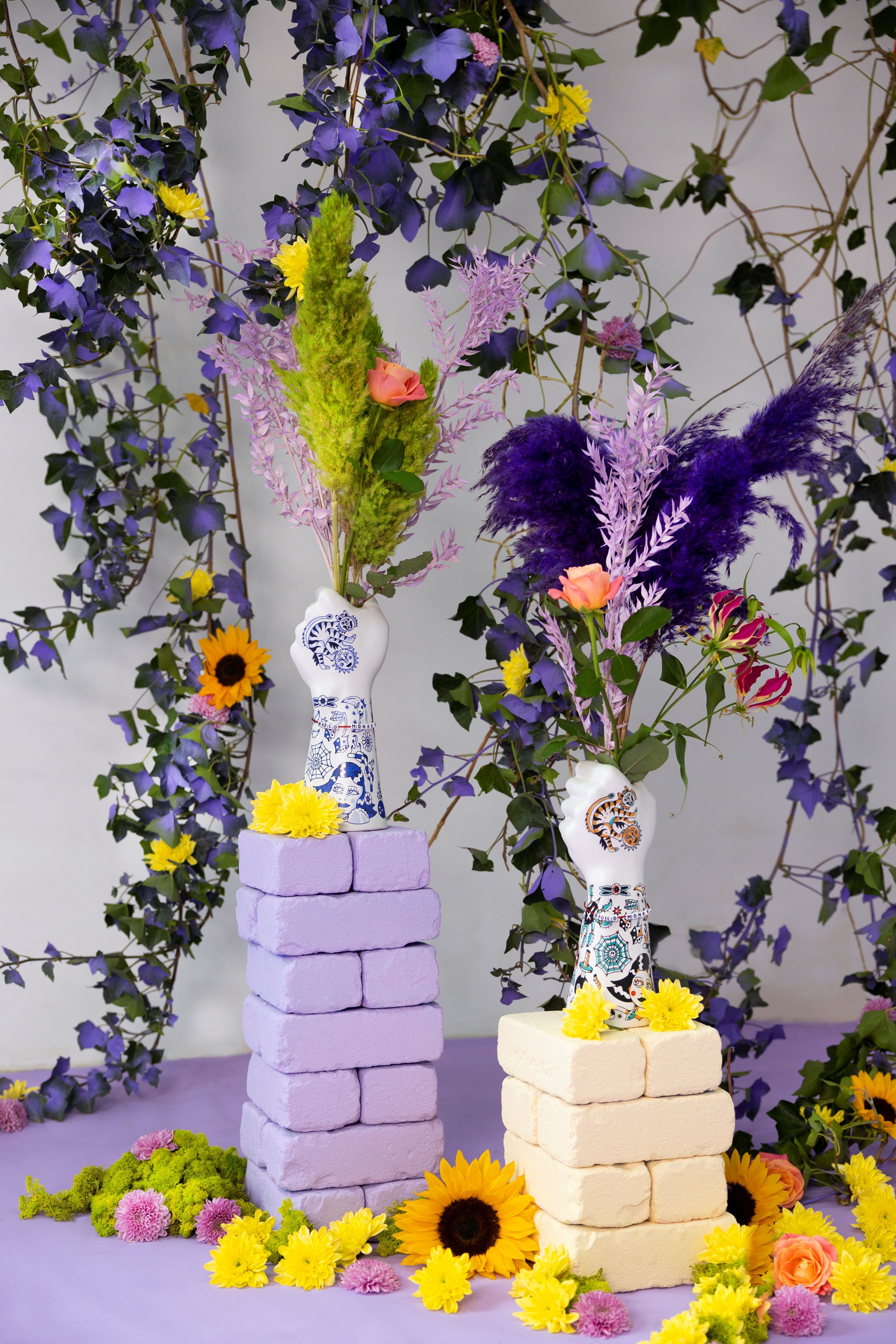 Vase LIBERTY MATTERS weiß mit buntem Muster