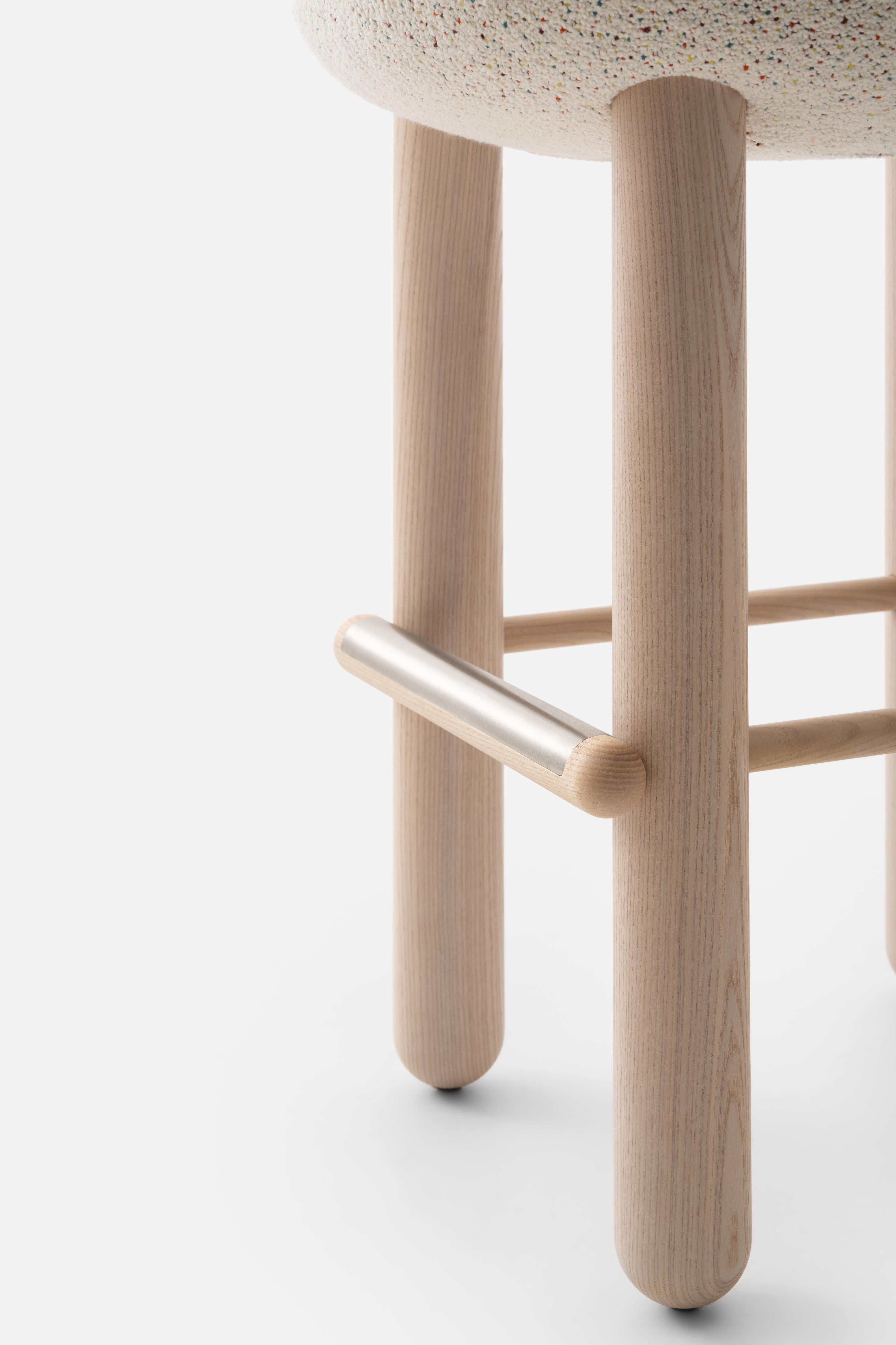 FLOCK CS2 upholstered bar stool with wooden base