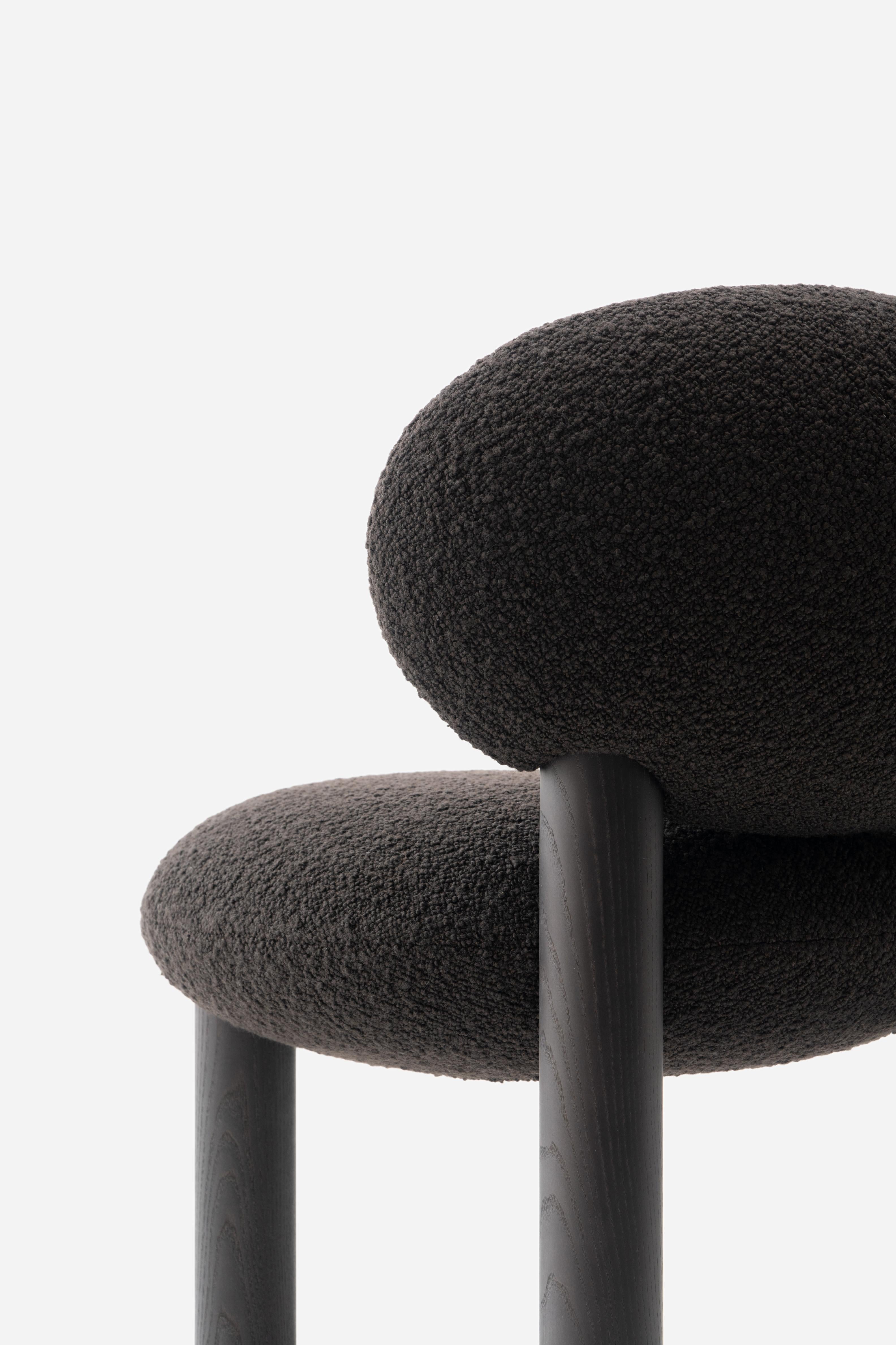 FLOCK CS2 upholstered bar stool with wooden base