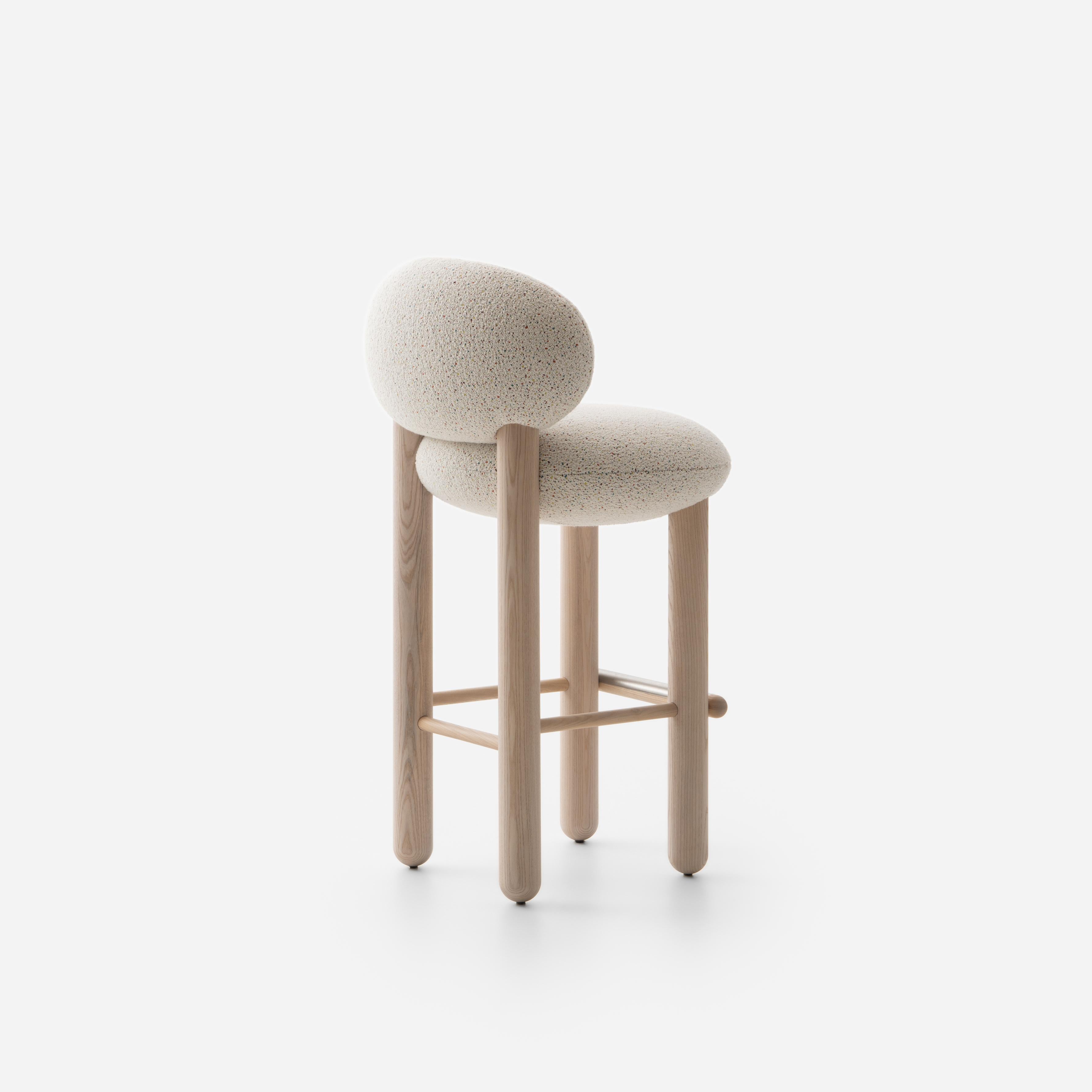 FLOCK CS2 upholstered bar stool with wooden base