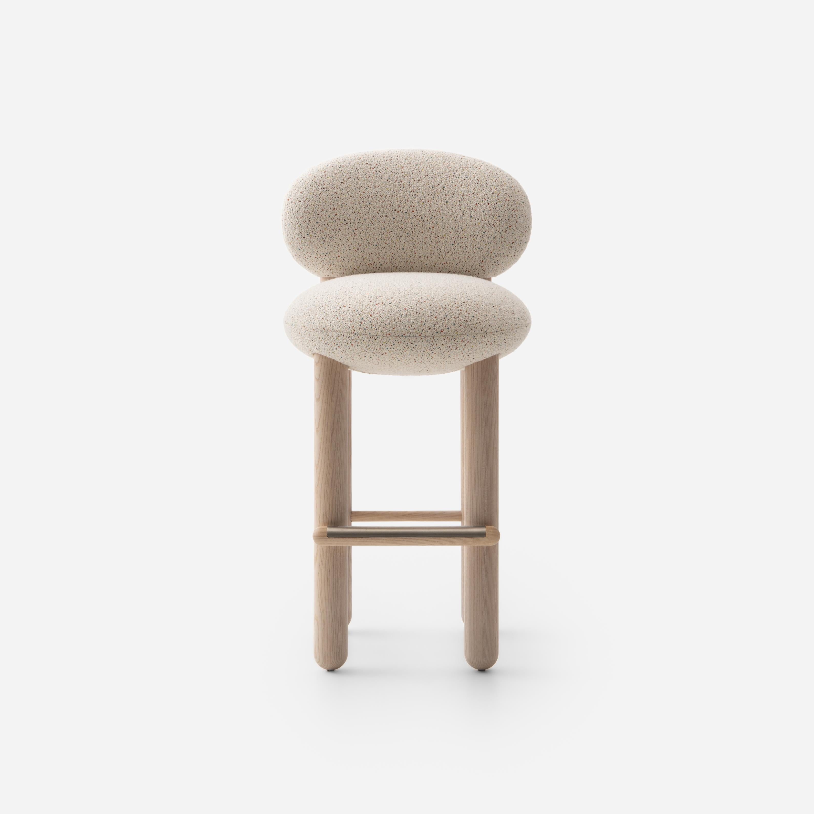 FLOCK CS2 upholstered bar stool with wooden base