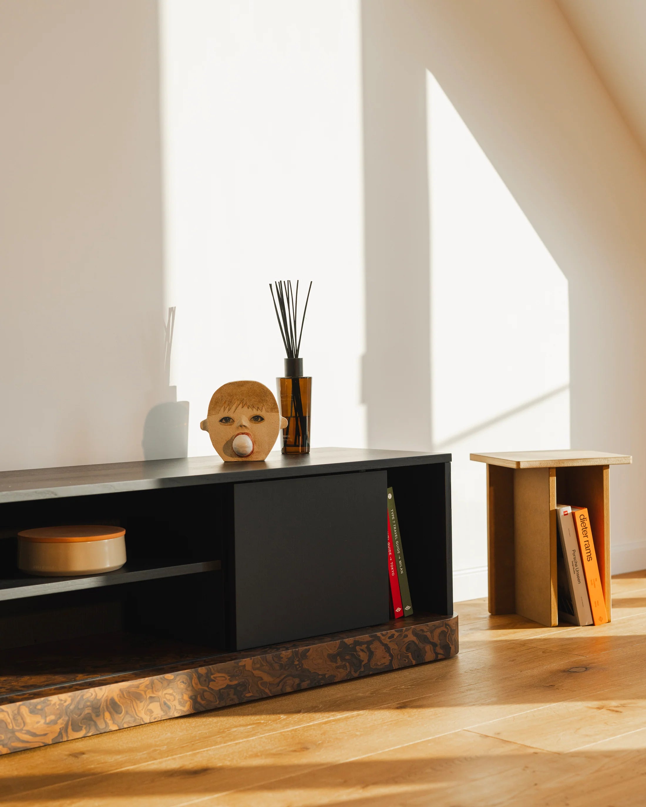 RTV-Sideboard BAS California Nussbaum und tiefschwarz