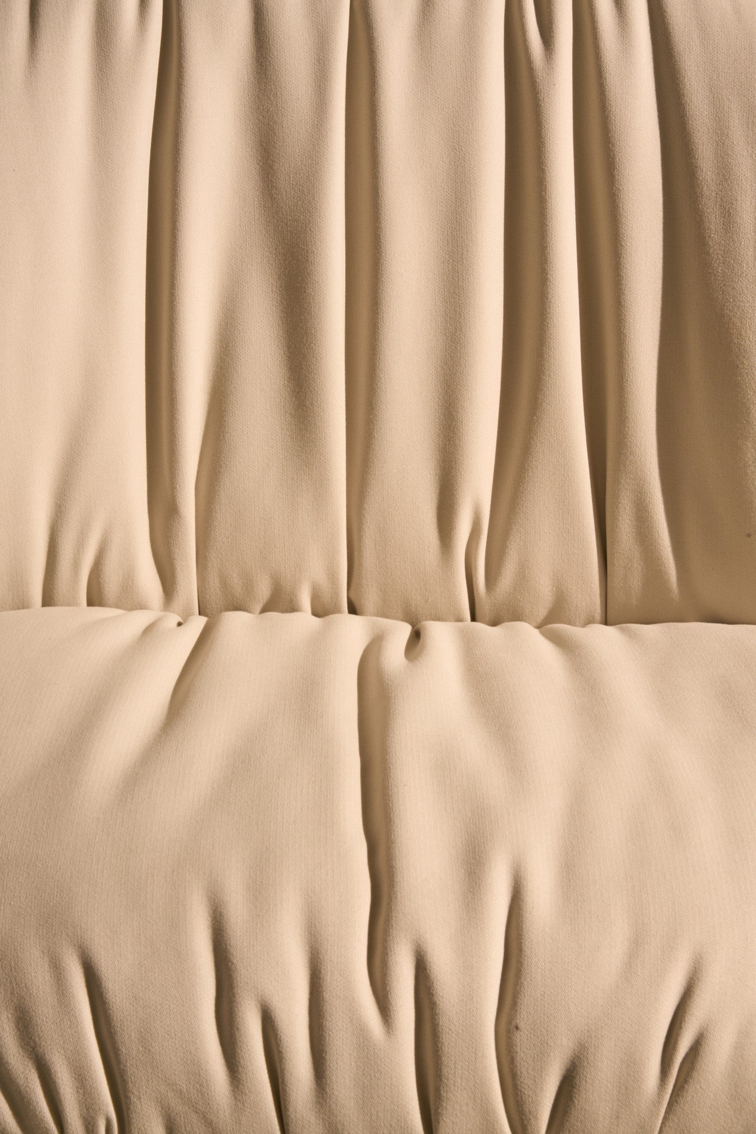 Barhocker BEETLE SOFT gepolstert mit schwarzem verchromtem Fuß