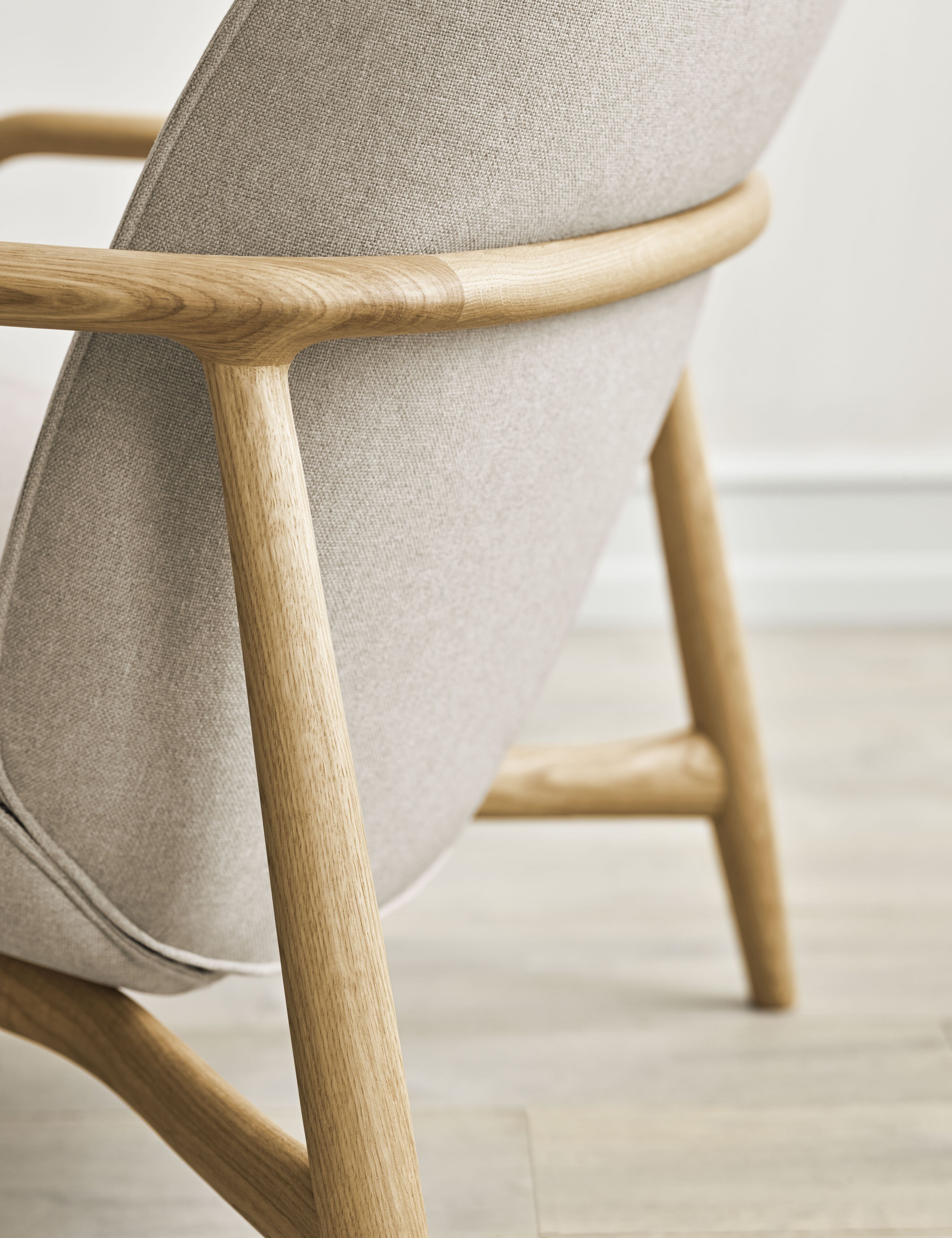 Bowie -Sessel aus dunklem Eichenholz