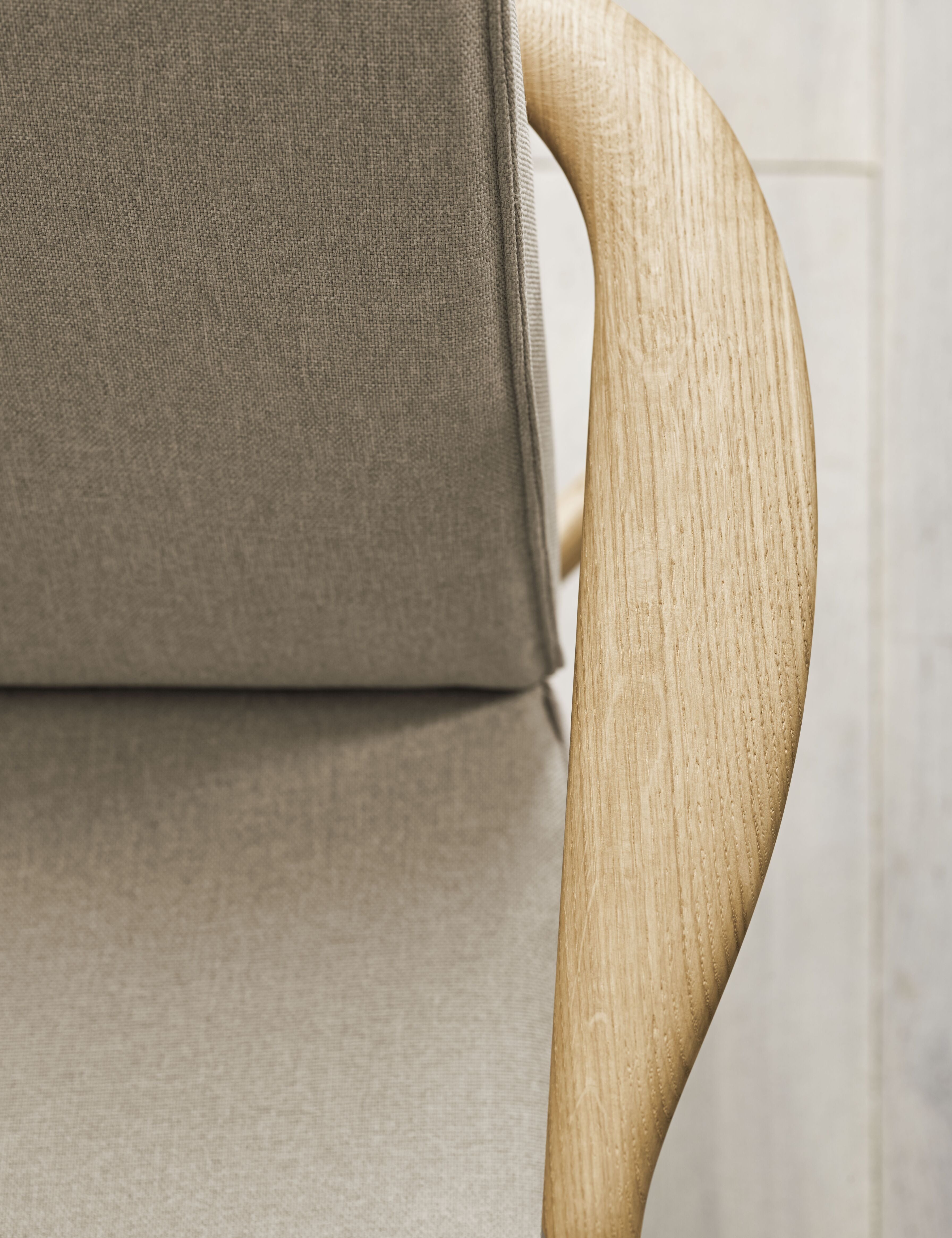 Bowie -Sessel aus dunklem Eichenholz