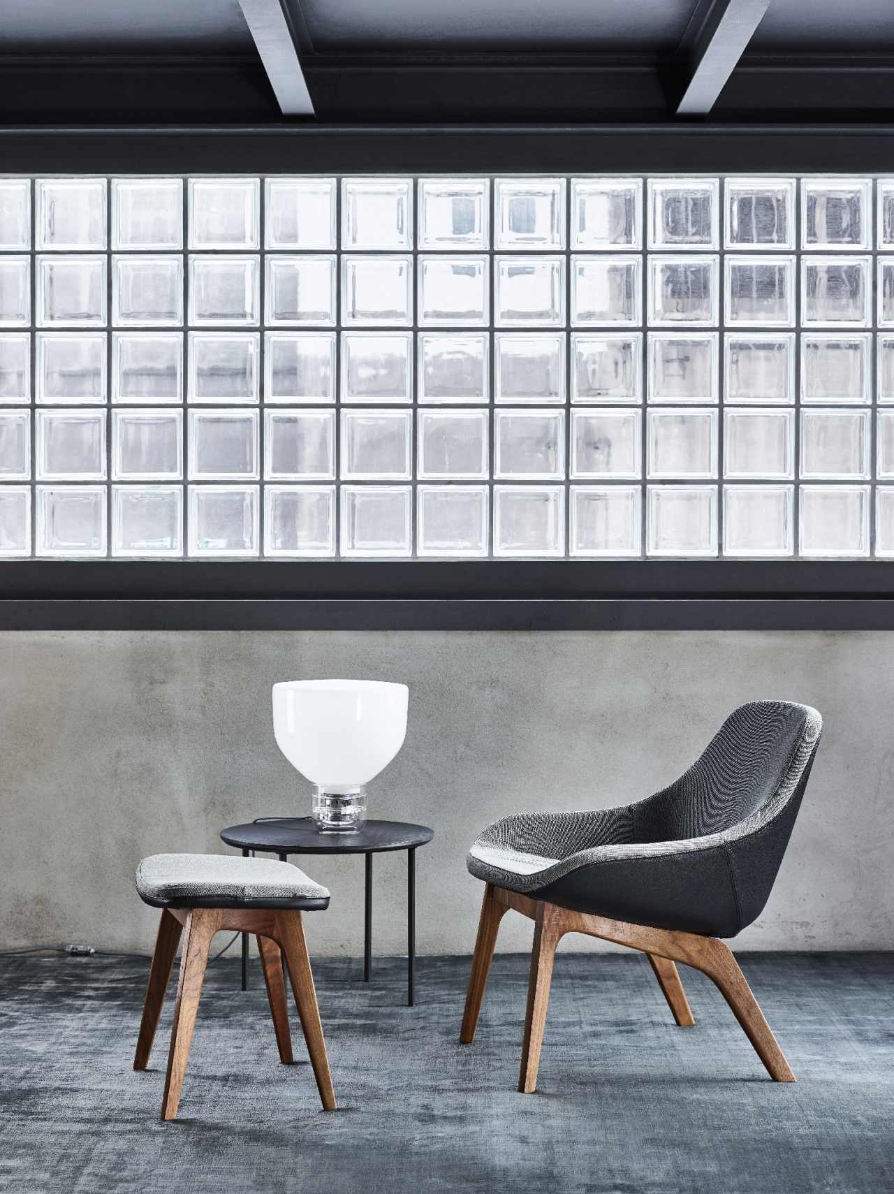 Lightline table lamp shiny base