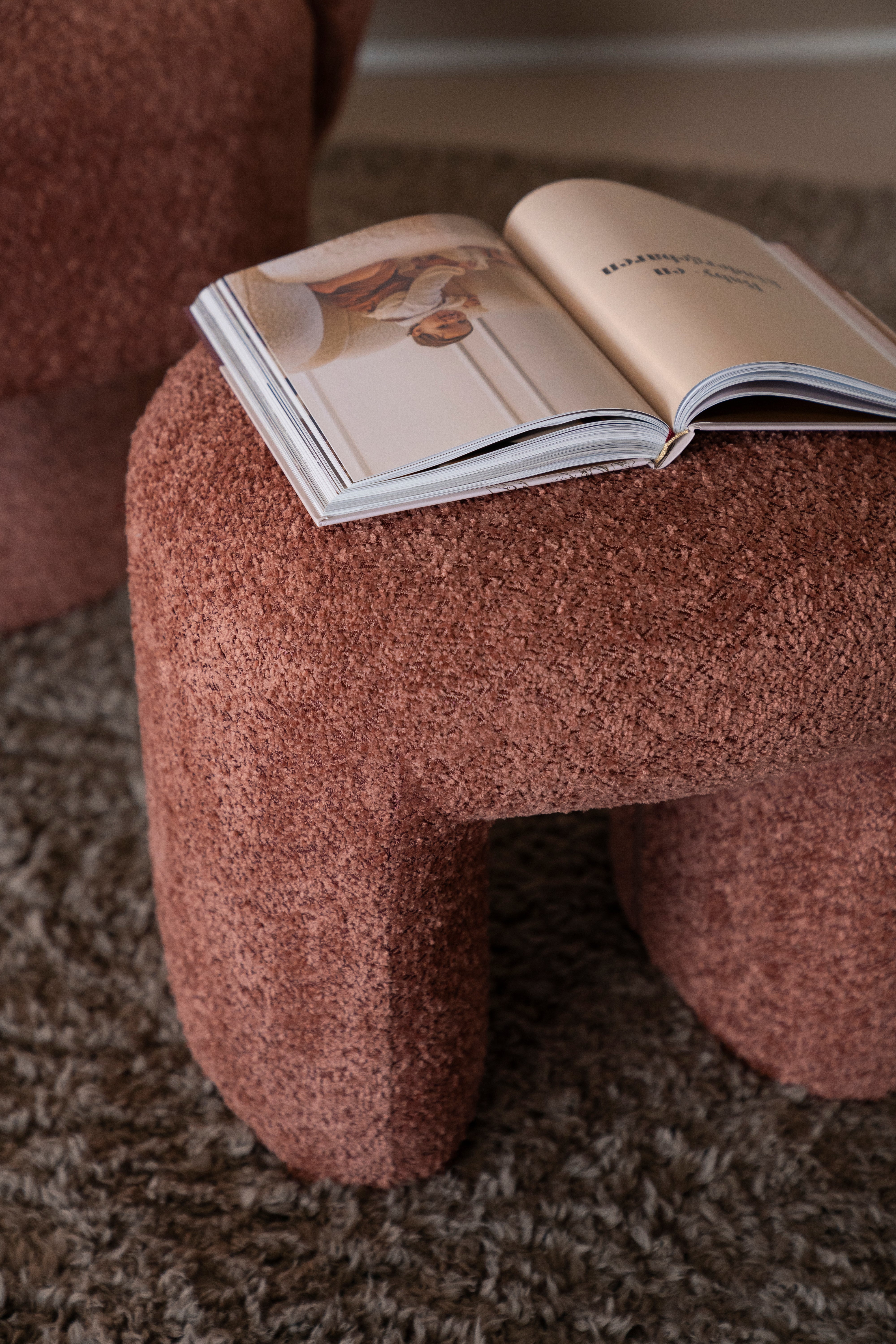 SAHI terracotta pouf