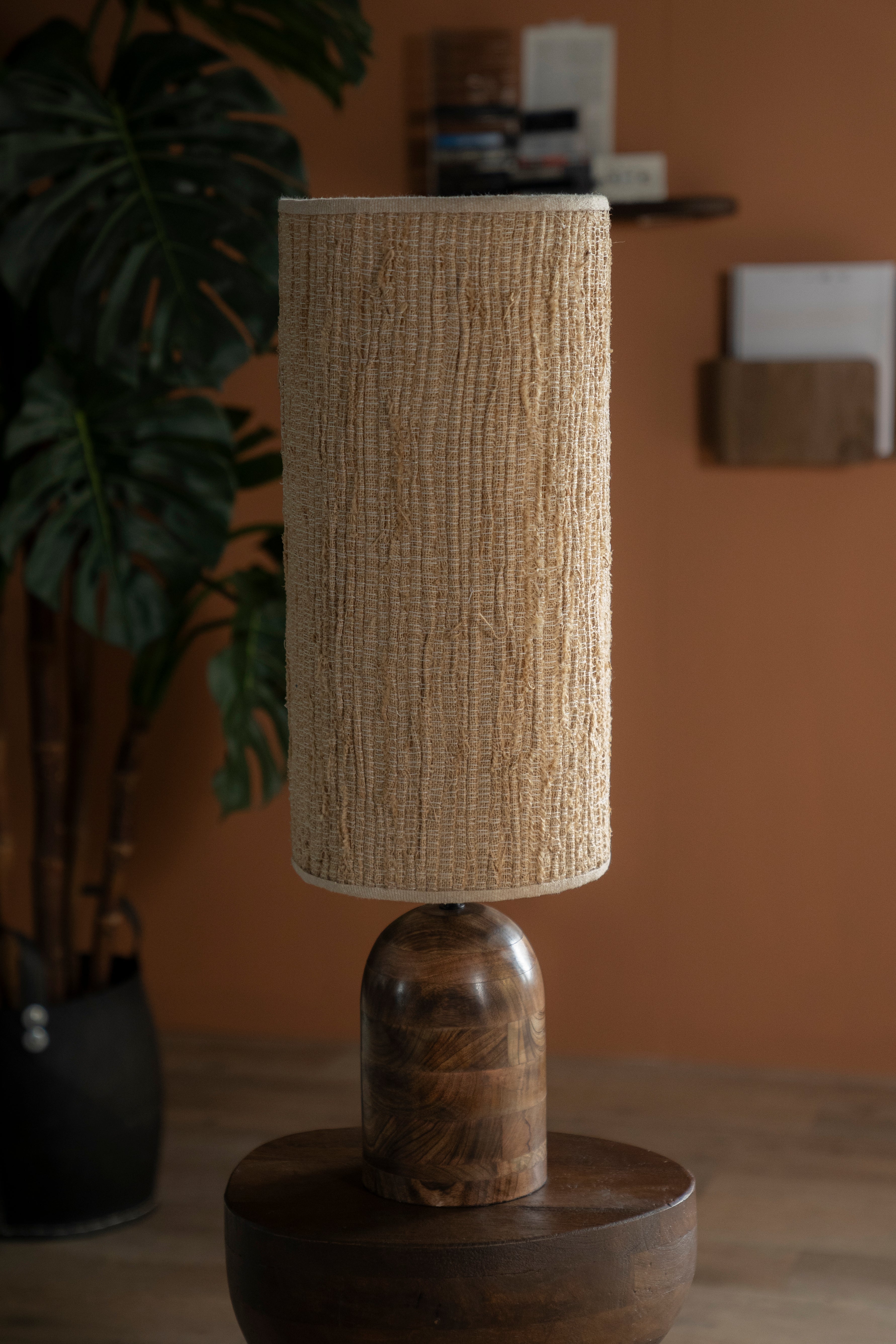 Tischlampe GADJA Jute mit Holzfuß
