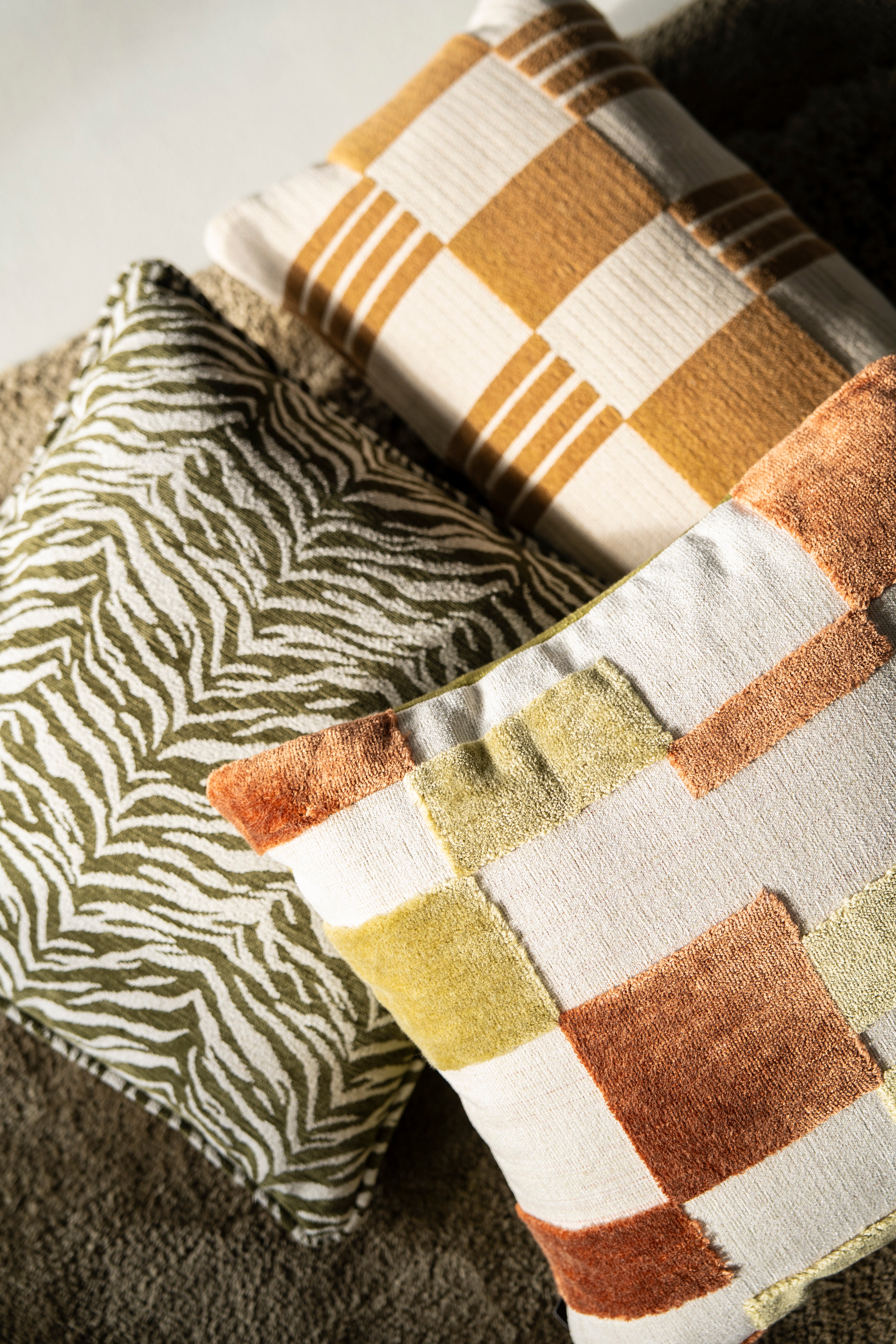 Kissen TWIST senfgelb mit beige