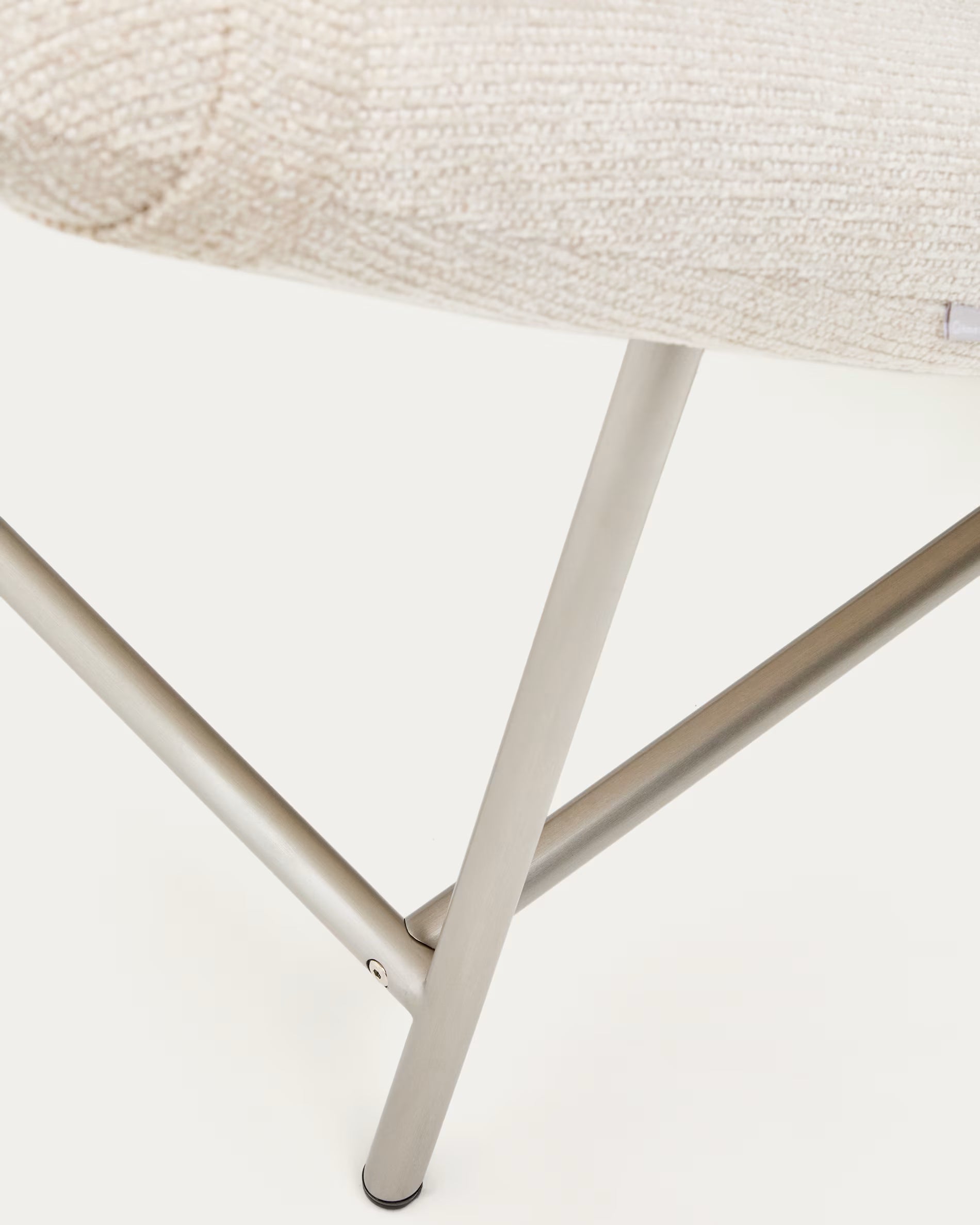 OSLA beige chaise longue with silver base