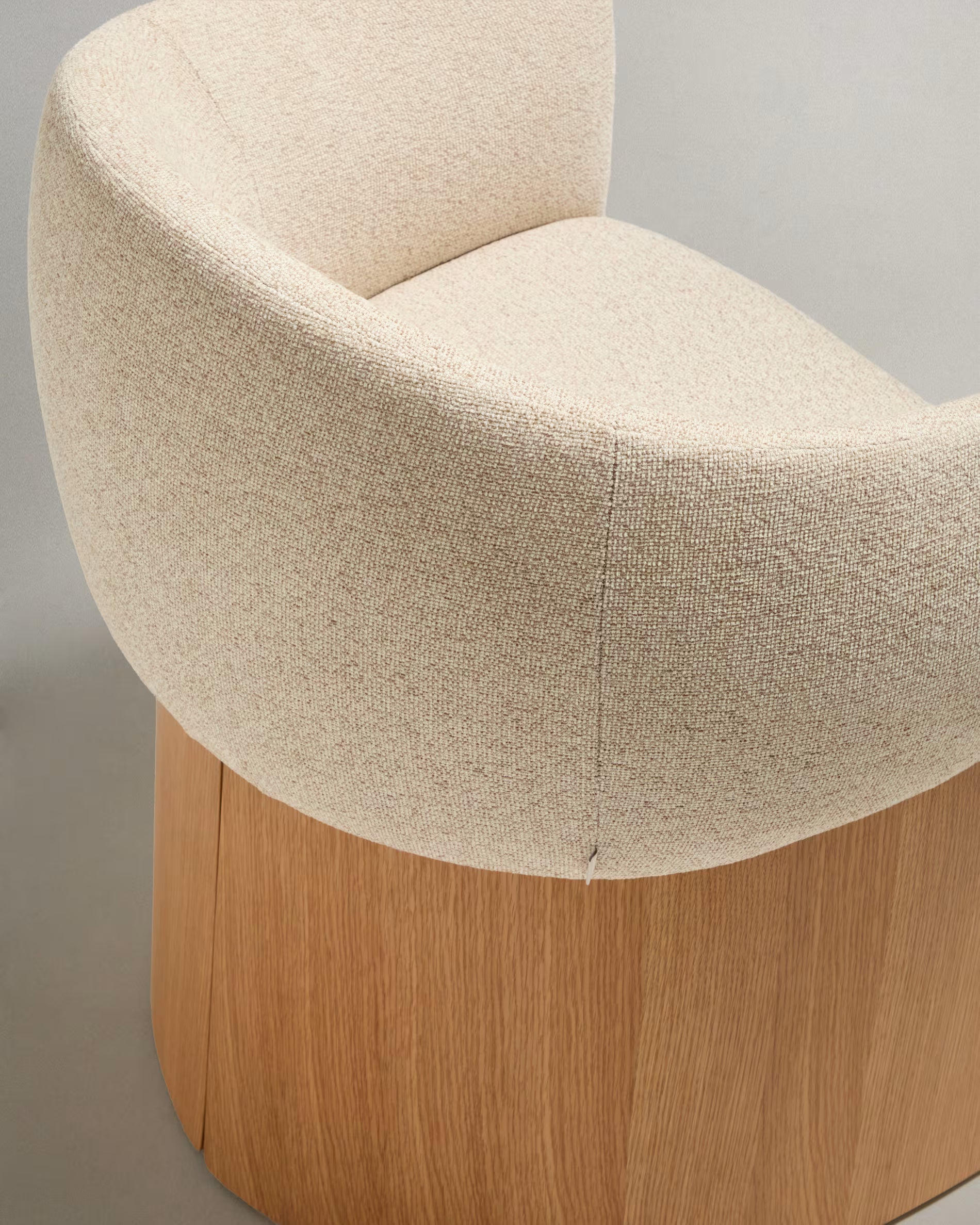 Stuhl BOSCA beige Chenille mit Eichenfurnierbasis