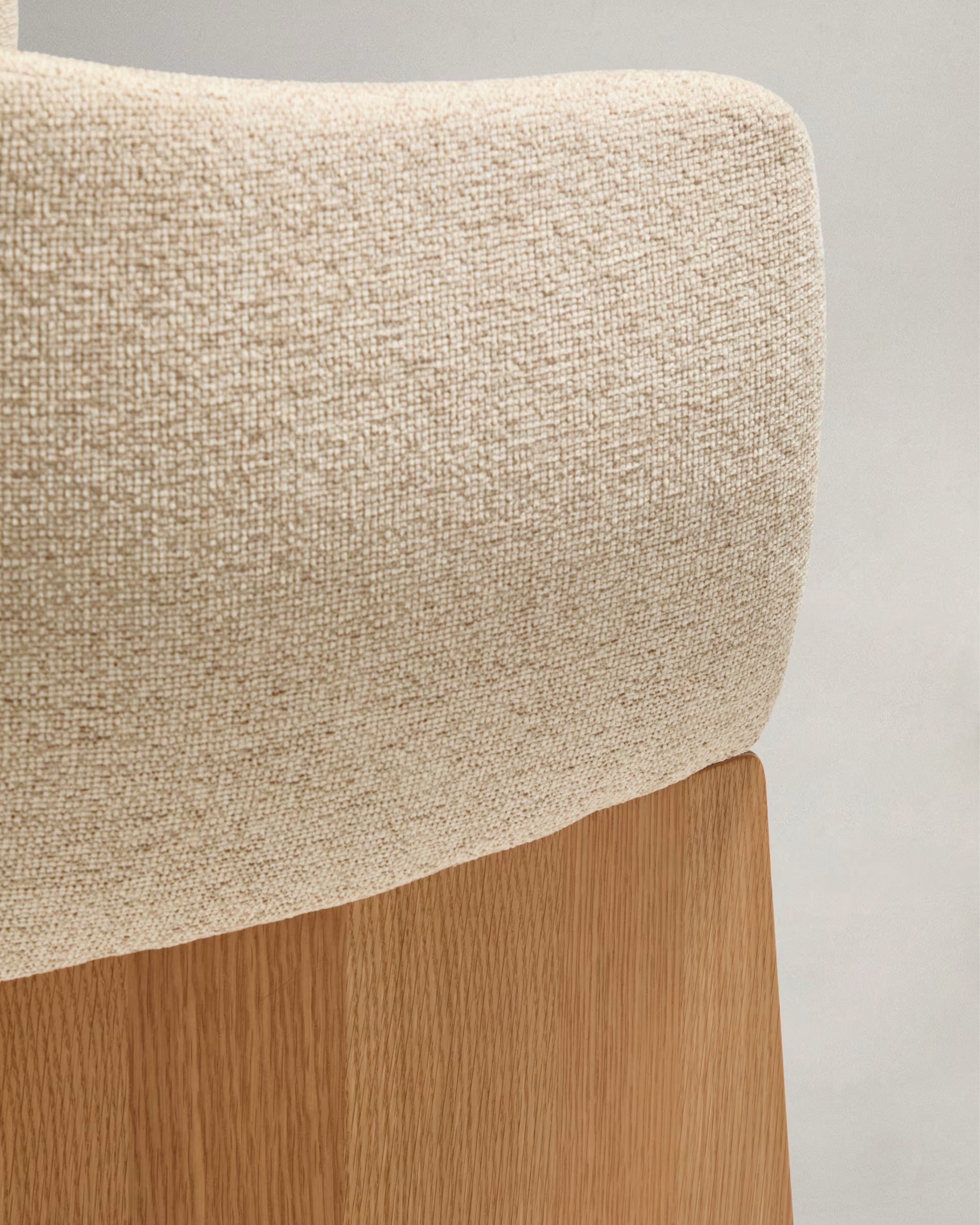 Stuhl BOSCA beige Chenille mit Eichenfurnierbasis