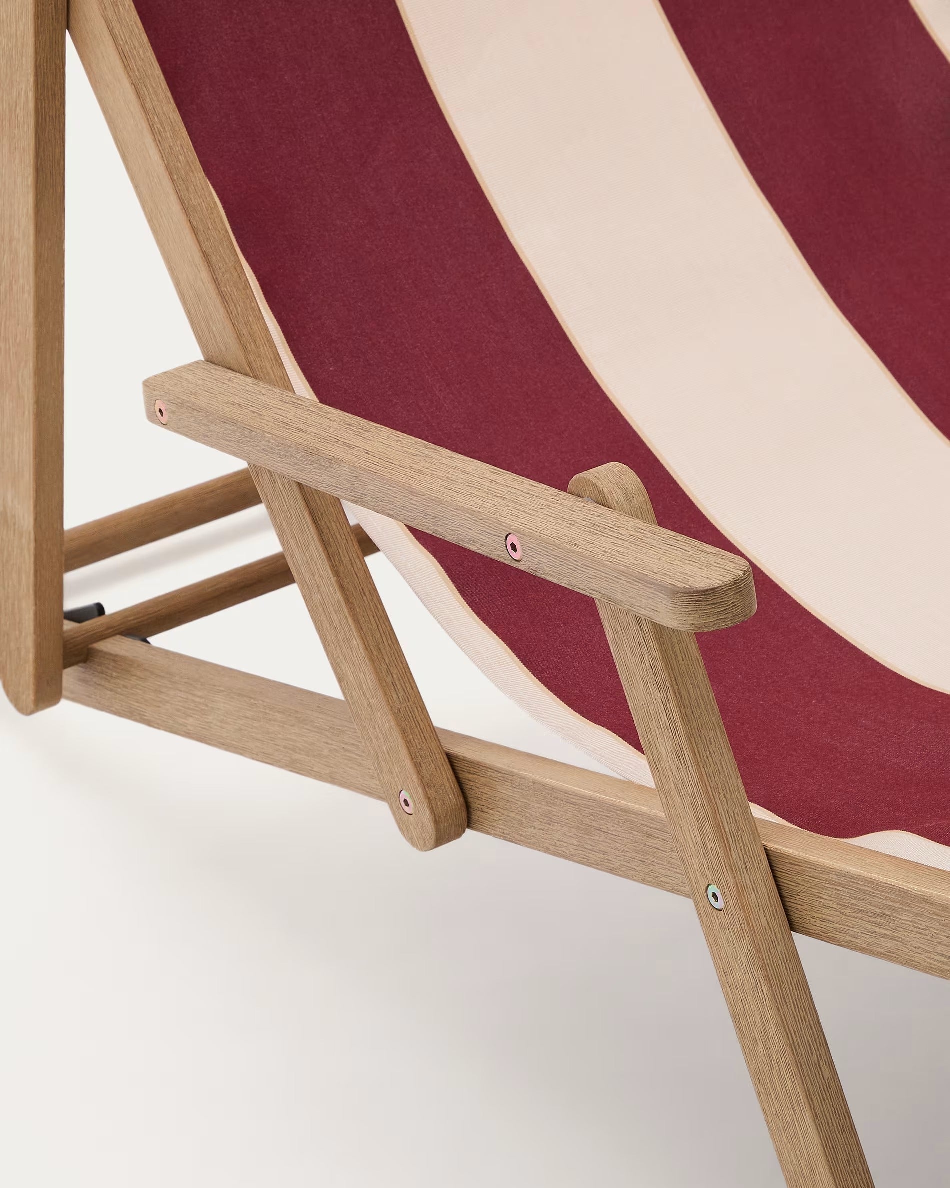 Vilara burgundy-beige deckchair with an acacia base