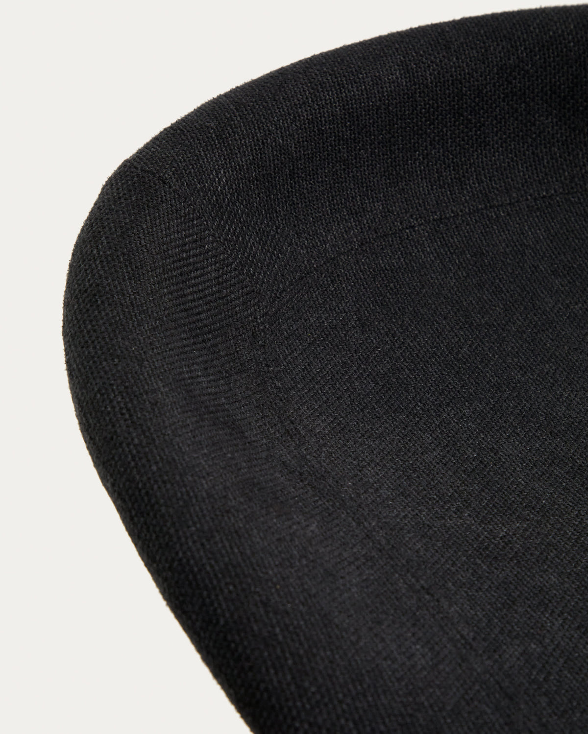 Hoker obrotowy DANUA czarny szenil z czarną stalową podstawą – ujęcie 8