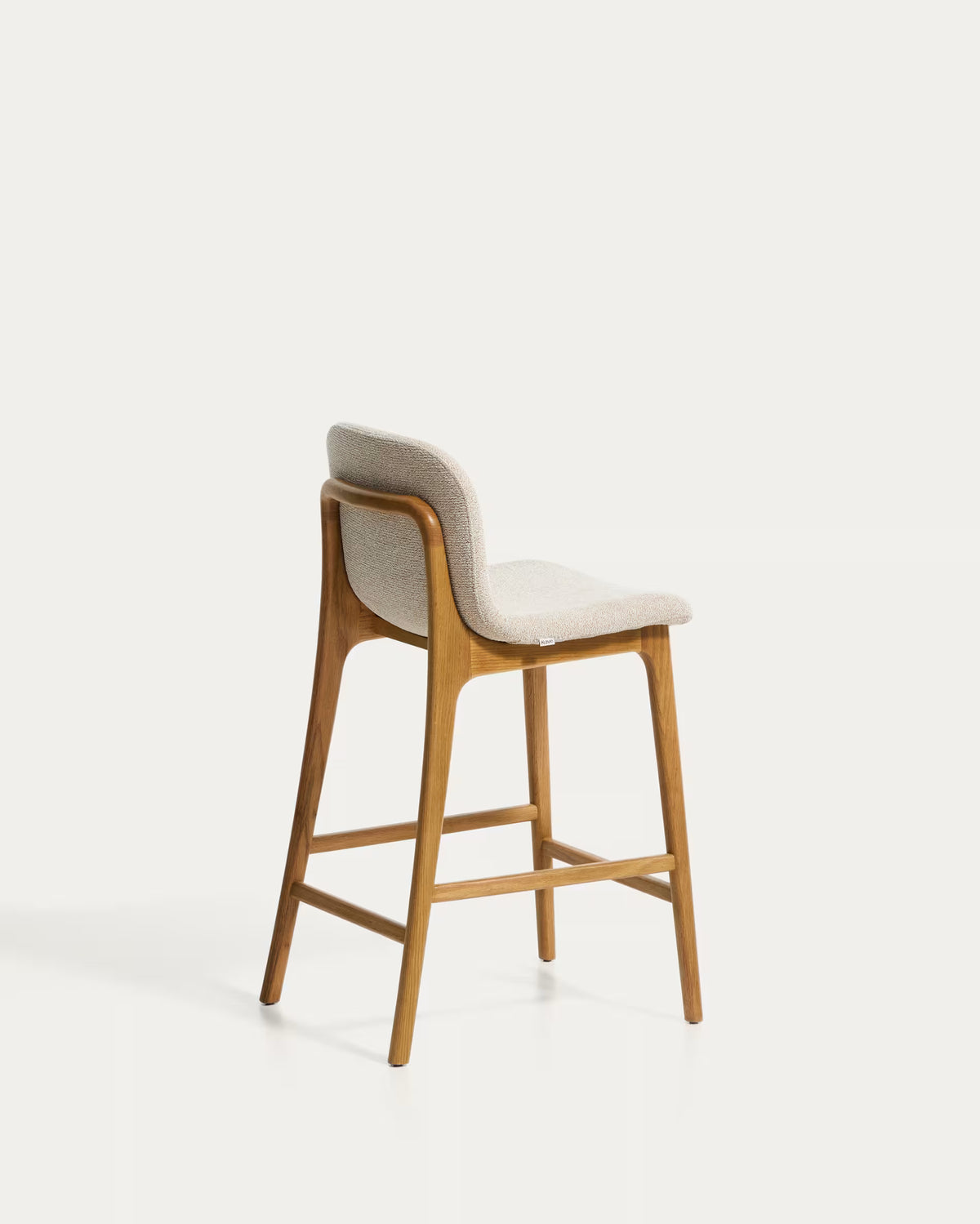 Hocker ELNOR in beigem Chenille mit Eichenbasis