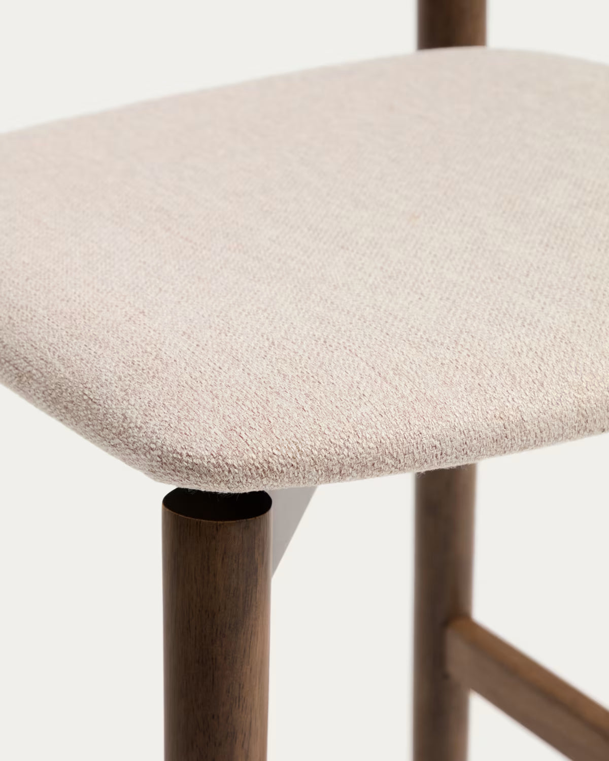 Barhocker EVERA in beigem Chenille mit dunklem furniertem Eichenfuß