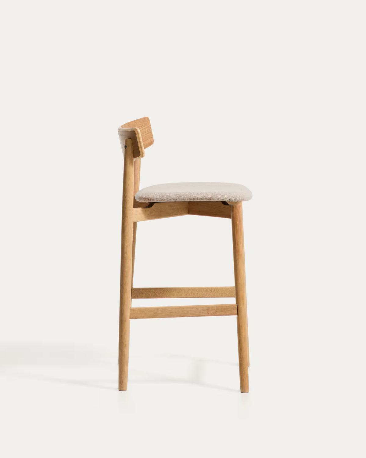 Barhocker EVERA in beigem Chenille mit furniertem Eichenfuß.