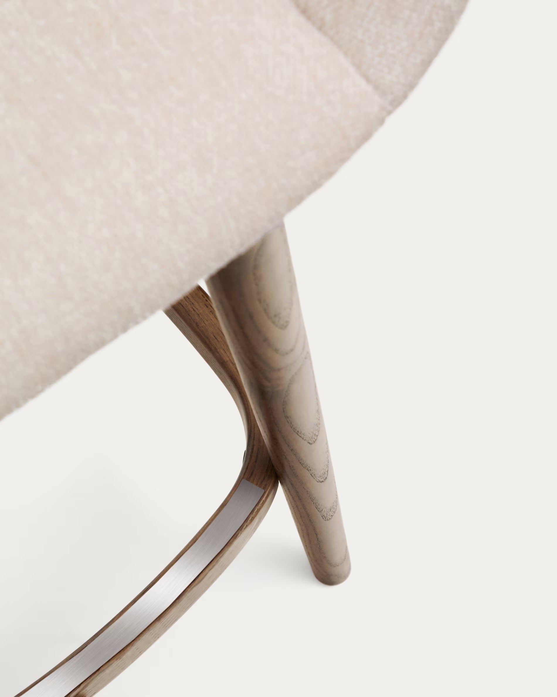 Horse riding chair beige with a dark wooden base