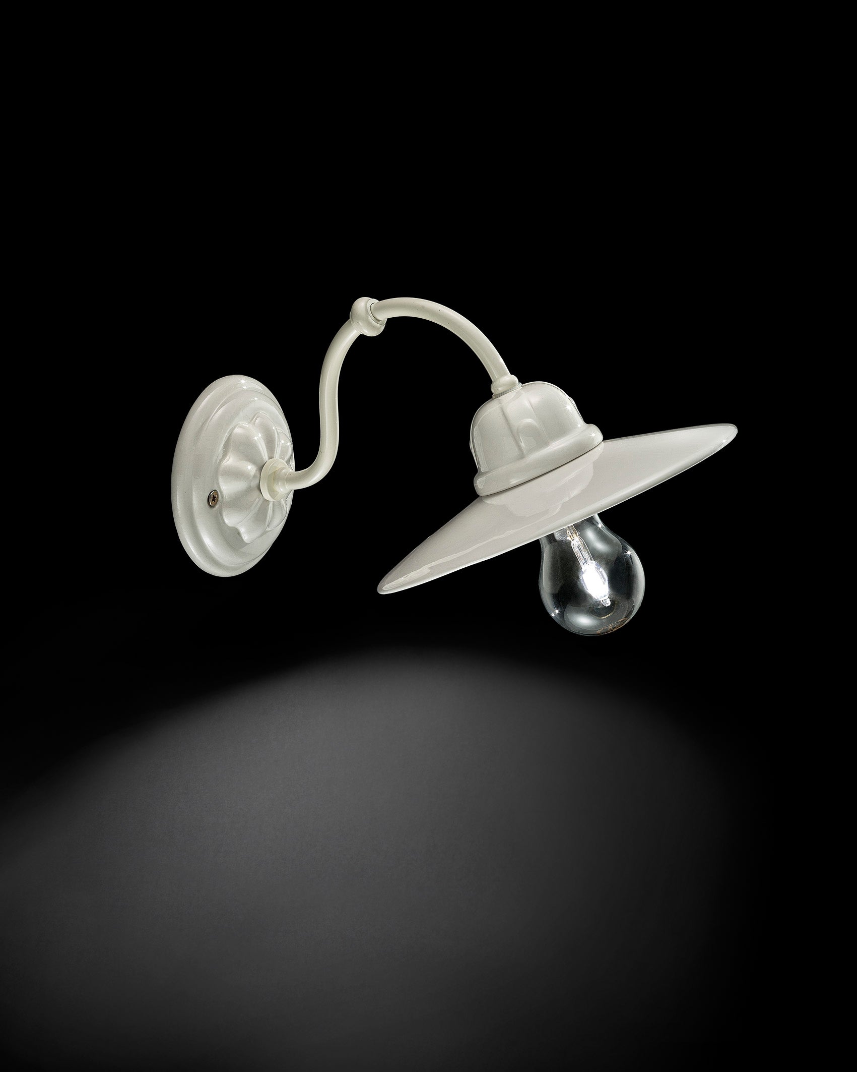 B&amp;W Keramik Wandleuchte weiß 