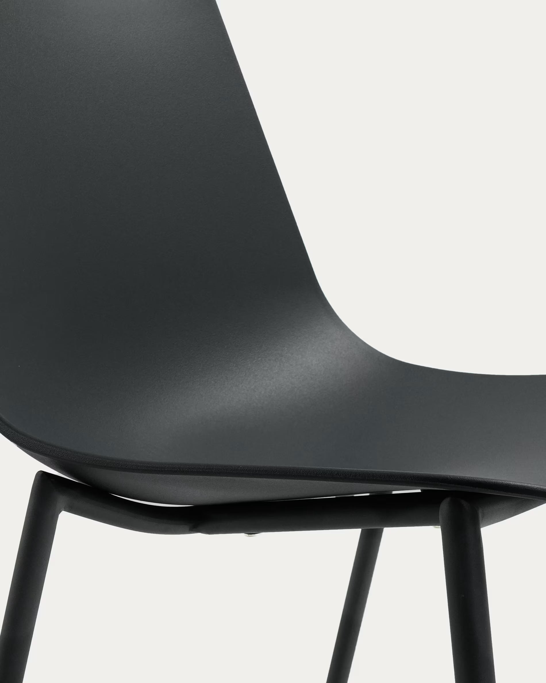 WHATTS Chair in Black with Steel Base