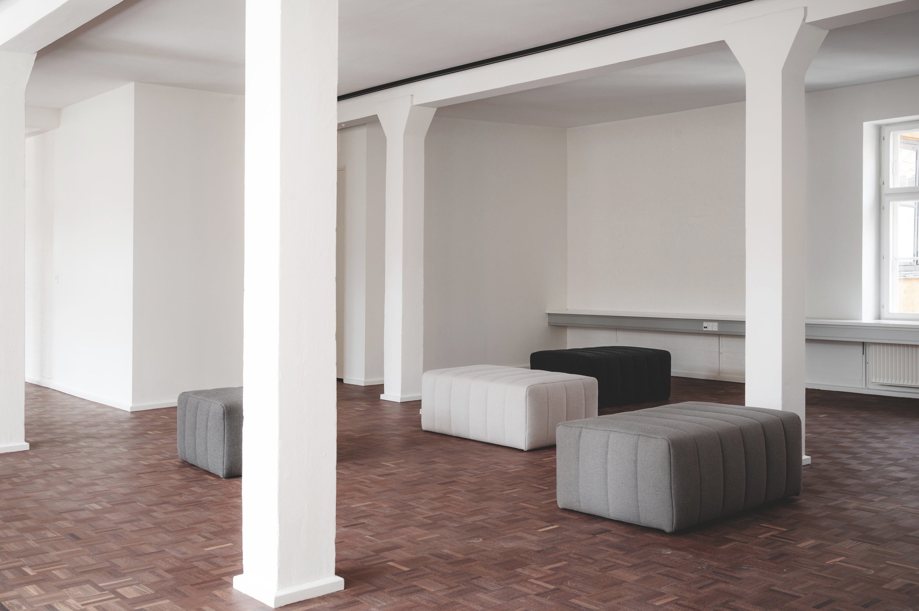 PUF SCENE UPHOLLEMENTS