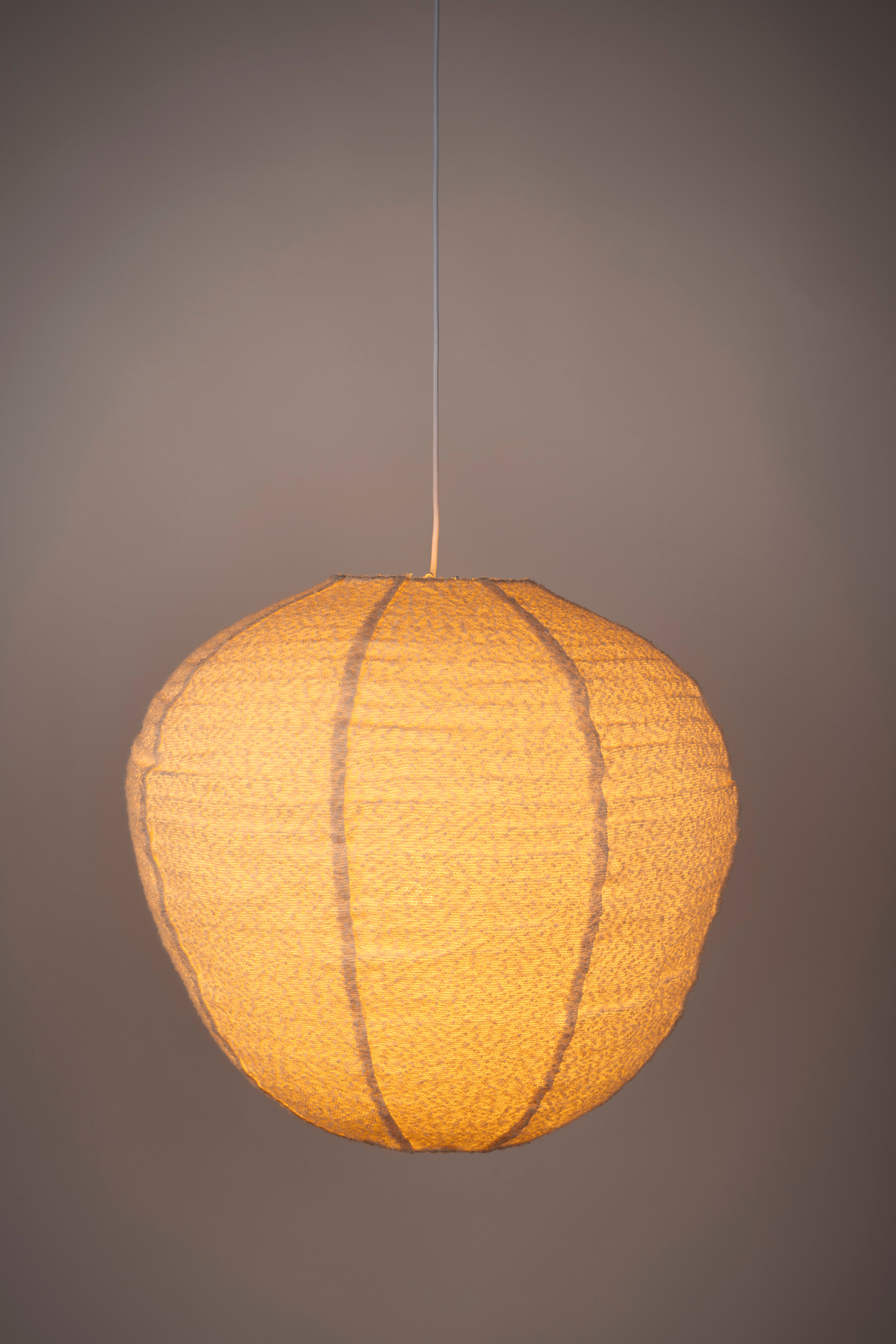 Hängelampe COCOON in cremefarbener Bouclé-Optik