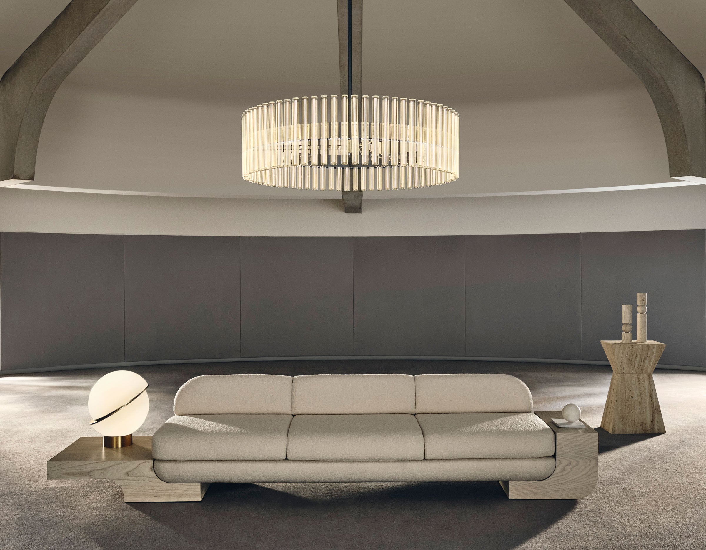 Lampa stołowa CRESCENT opalowy klosz z mosiężną podstawą