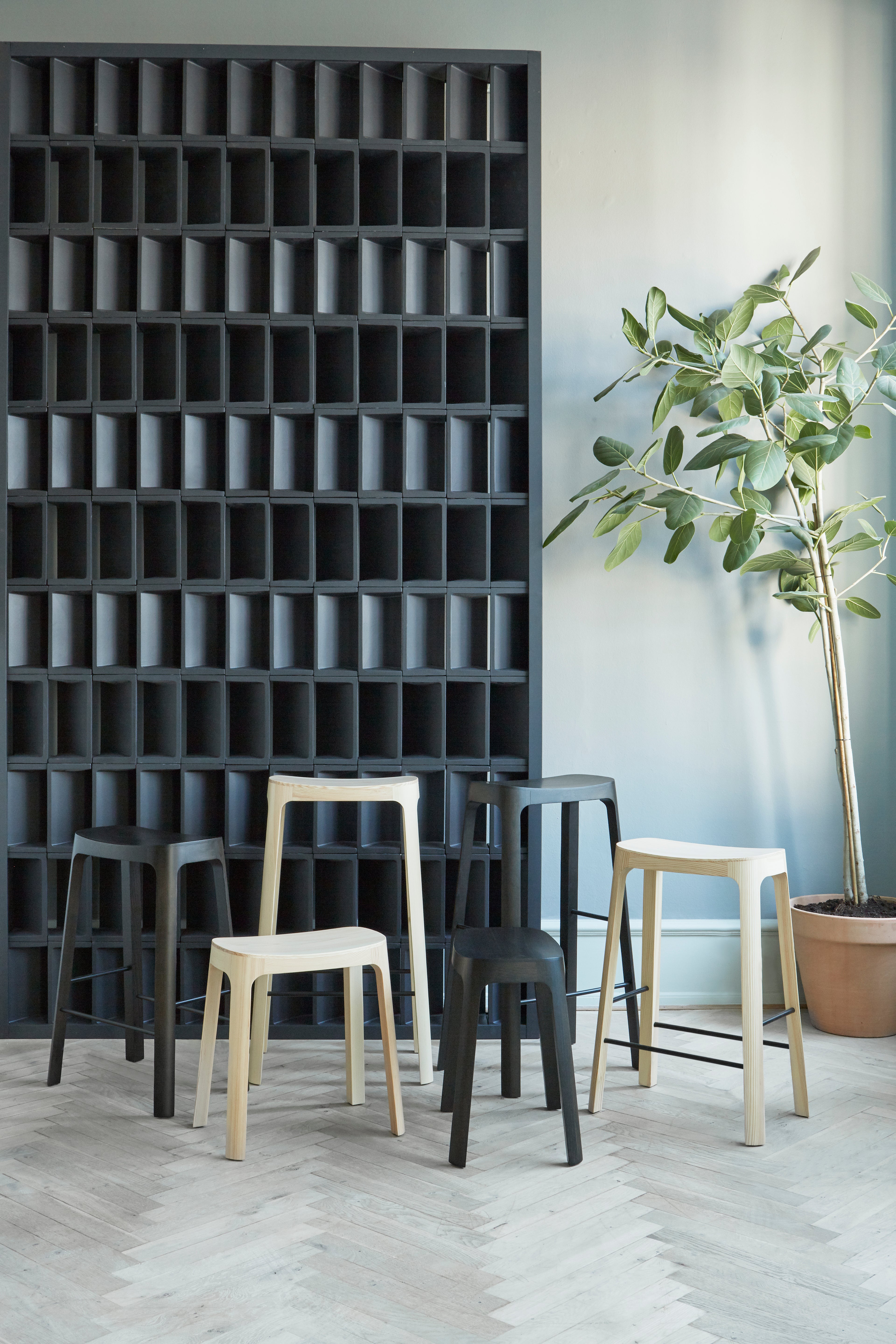 Hocker CROFTON aus Kiefernholz