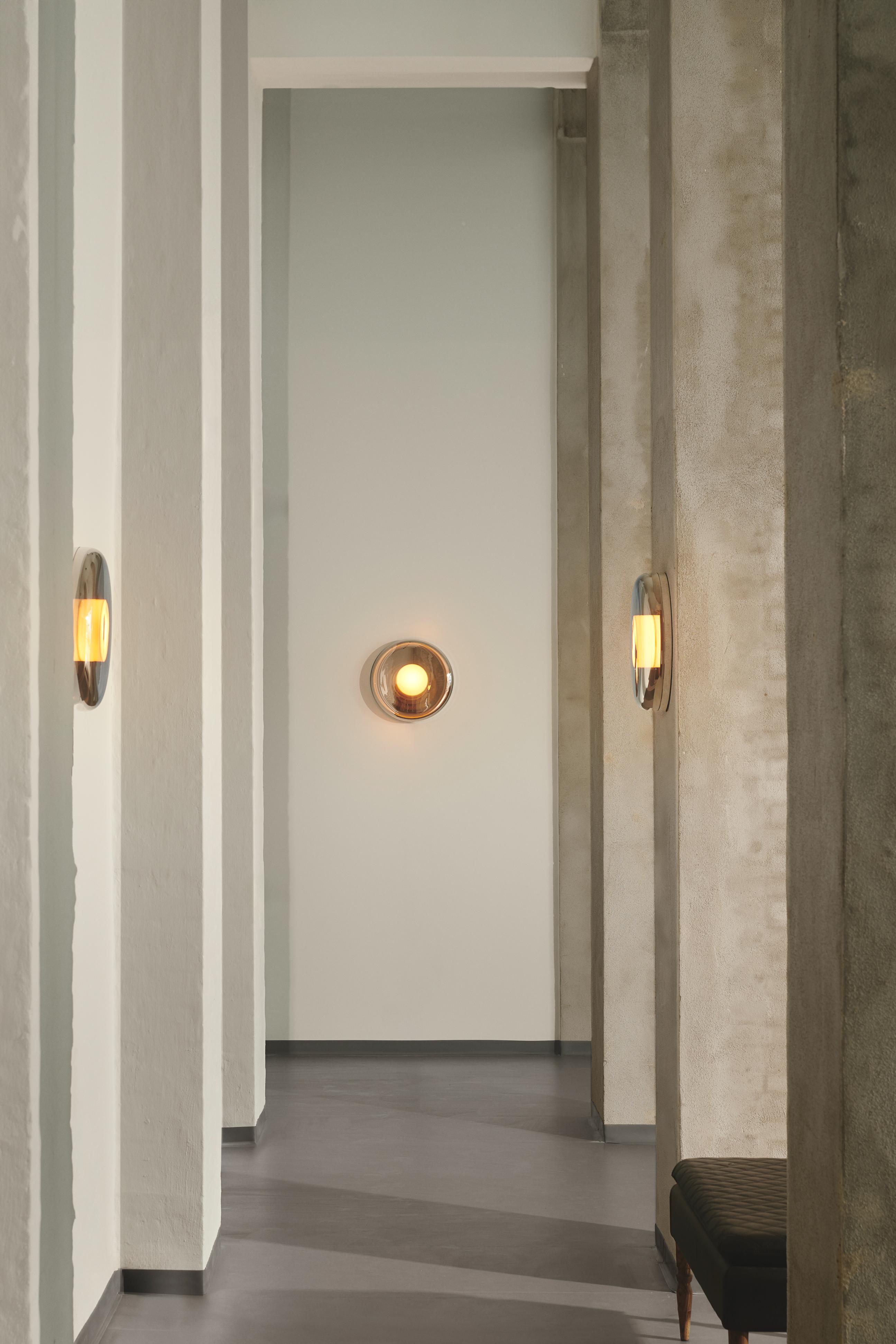 ENDLESS wall lamp coated glass