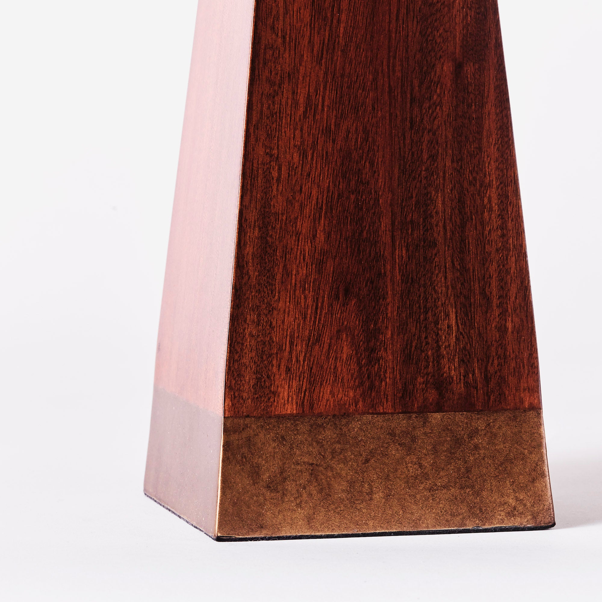 Tischlampe PYRAMID Eschenfurnier