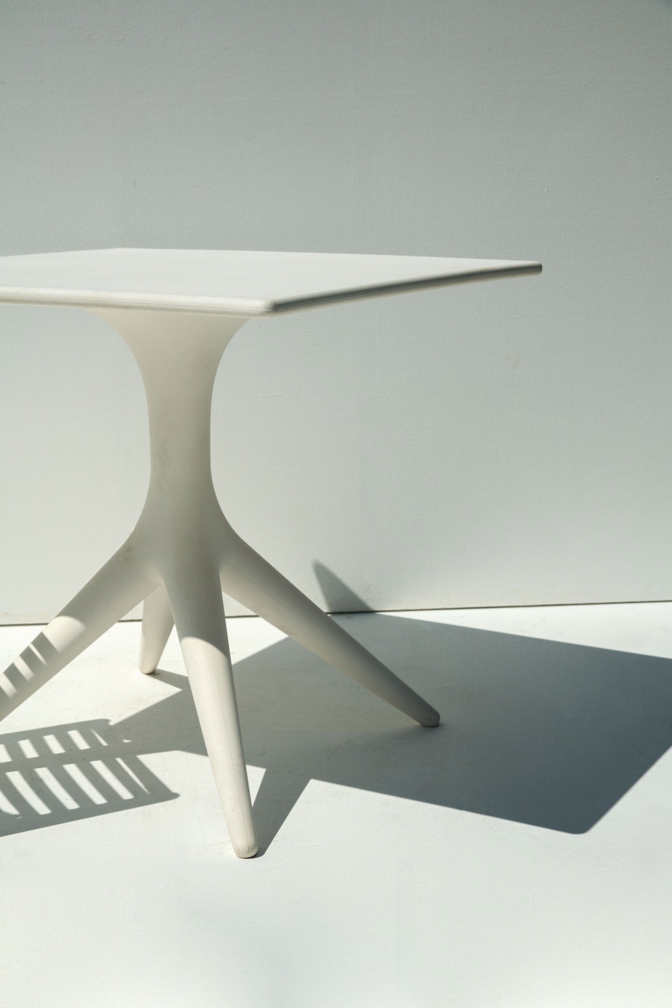 App White Garden Tisch