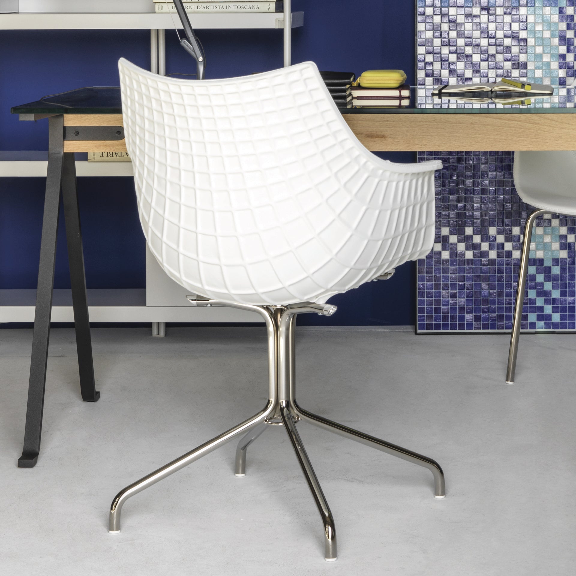 Meridiana white chair with a black base