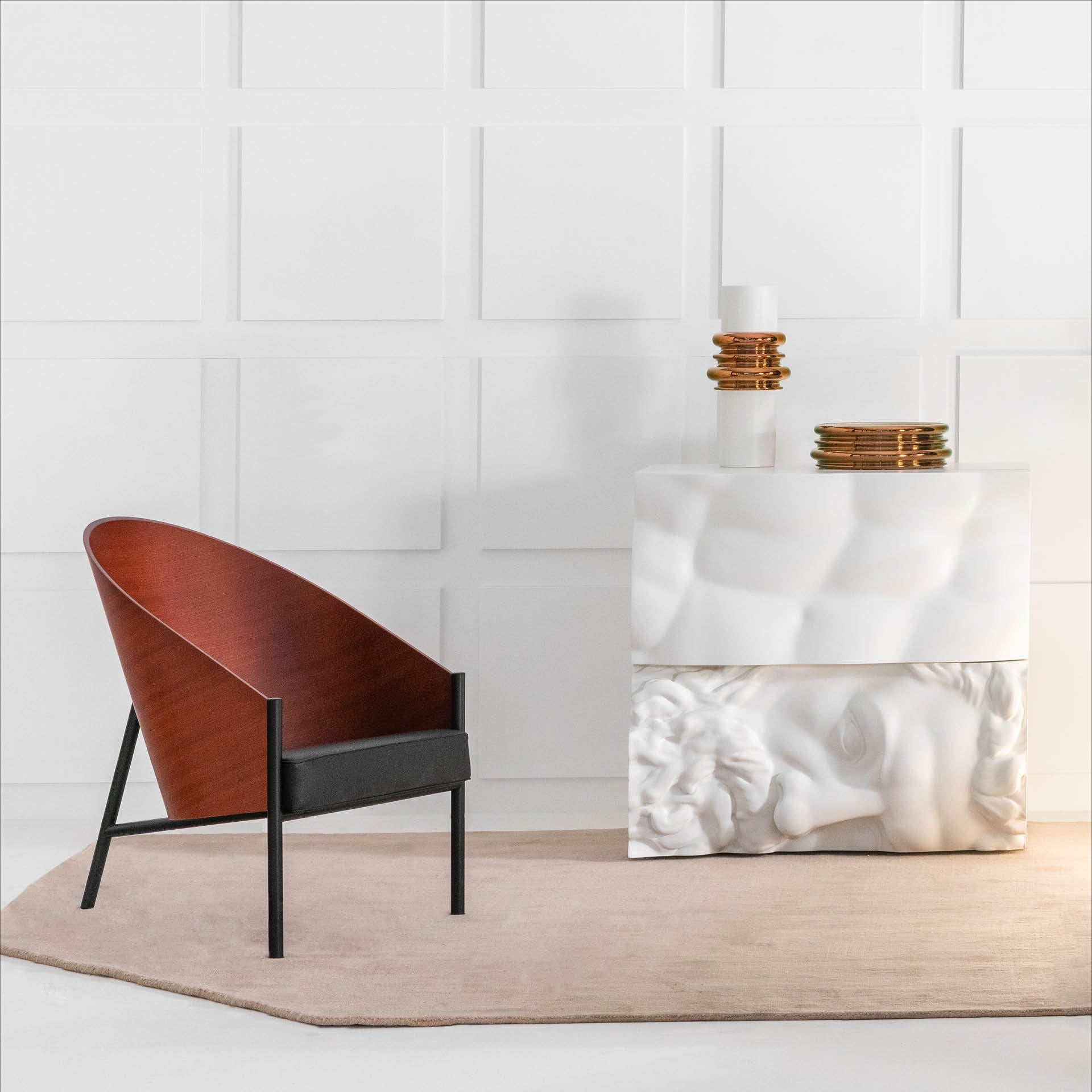 Pratfall Sessel schwarzes Leder mit einer Stahlbasis