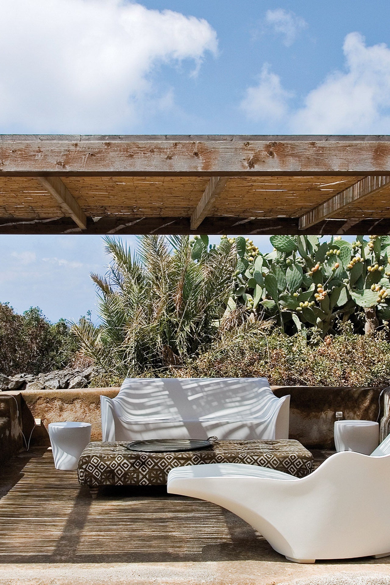 Tokyo pop white sofa white