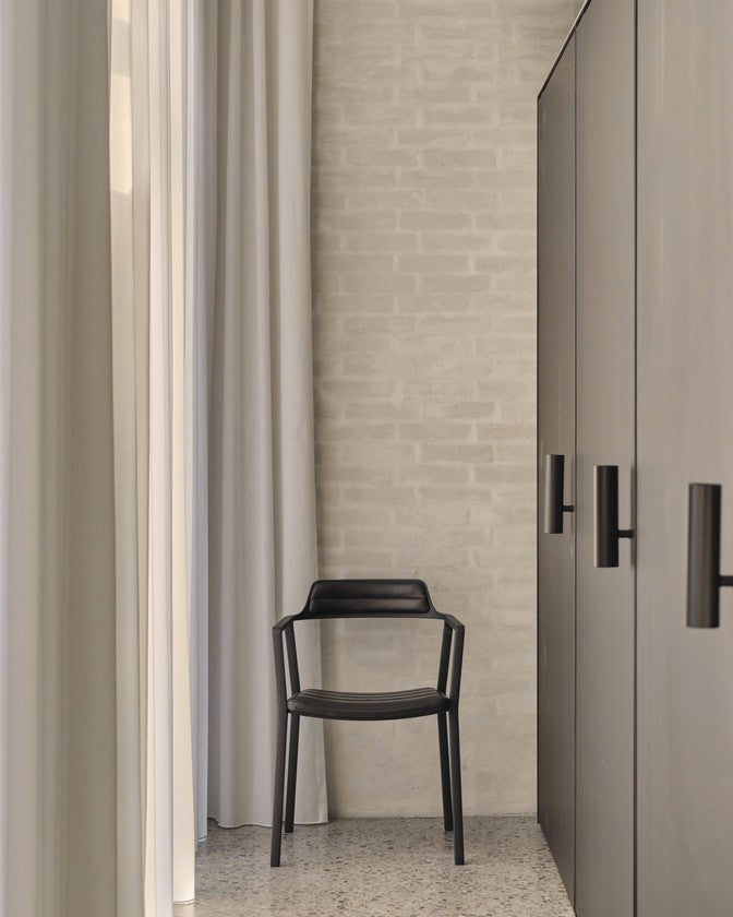 Stuhl 451 schwarze Leder mit schwarzem Metallgestell