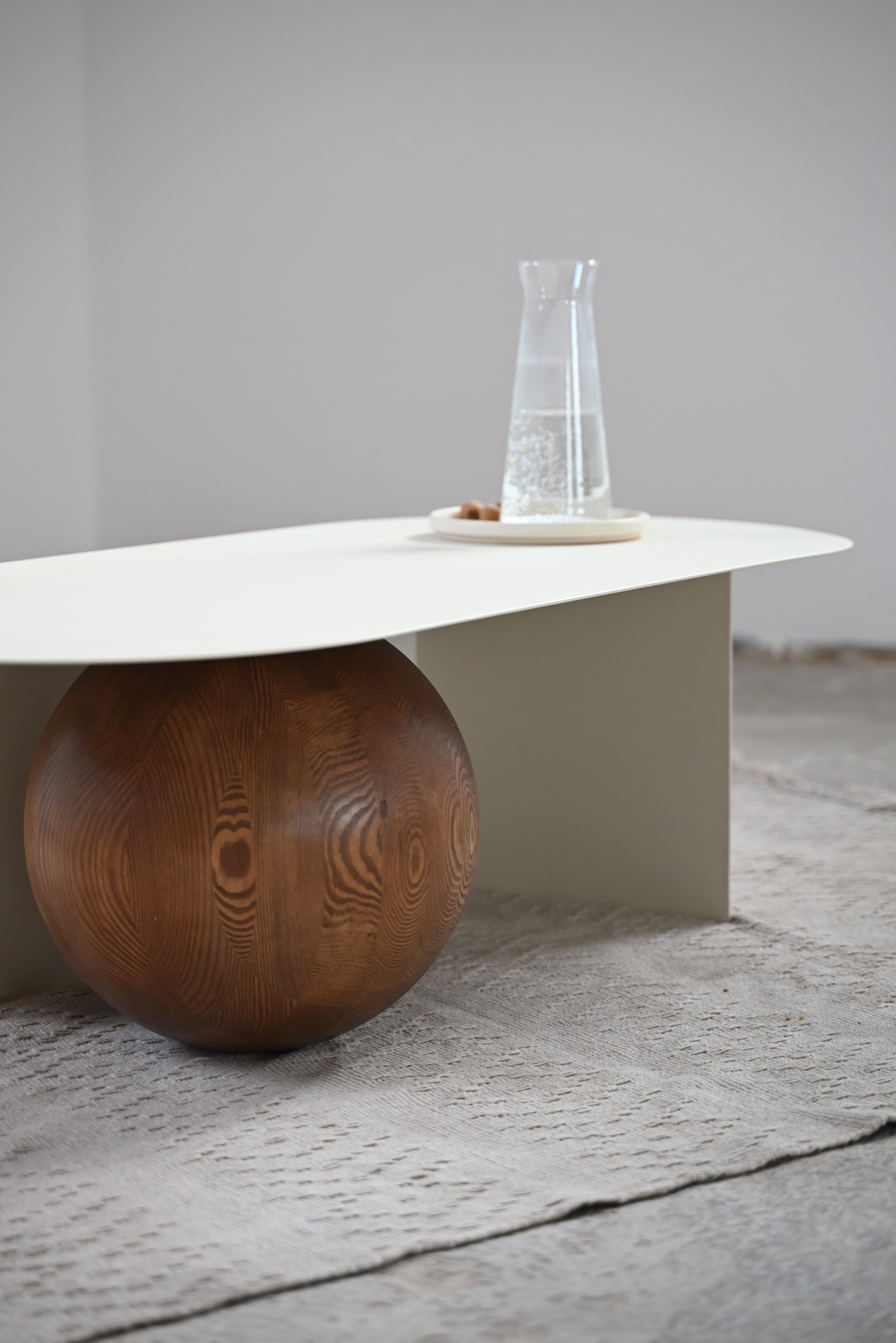 Kaffeetisch FUKU LONG aus Stahl und Holz