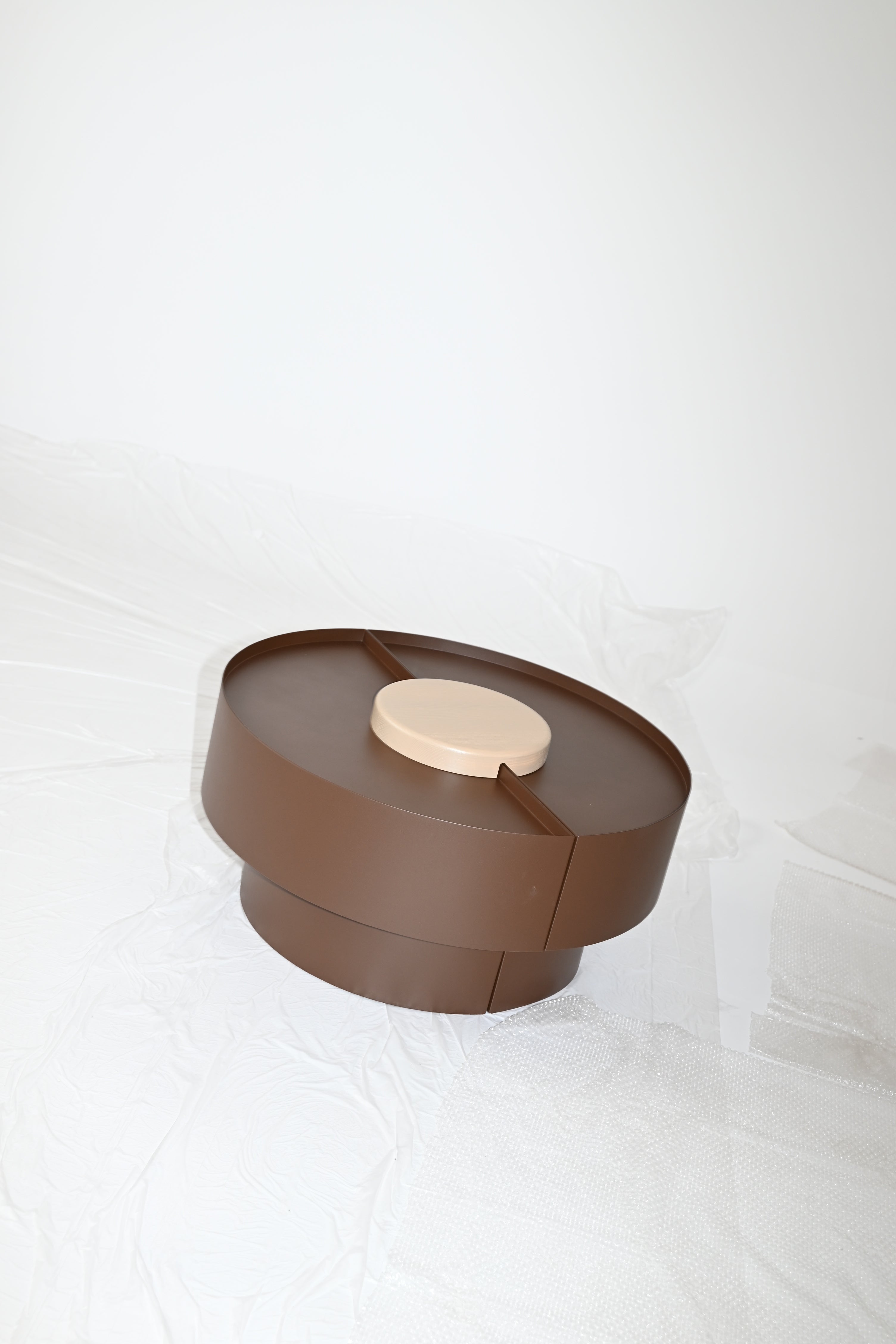 Kaffeetisch SUMO aus Stahl und Holz